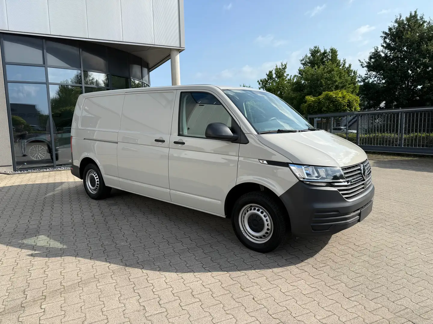 Volkswagen T6.1 Transporter Transporter T6.1 DSG Lang LR ABTe Klima PDC 3tkm Grau - 1