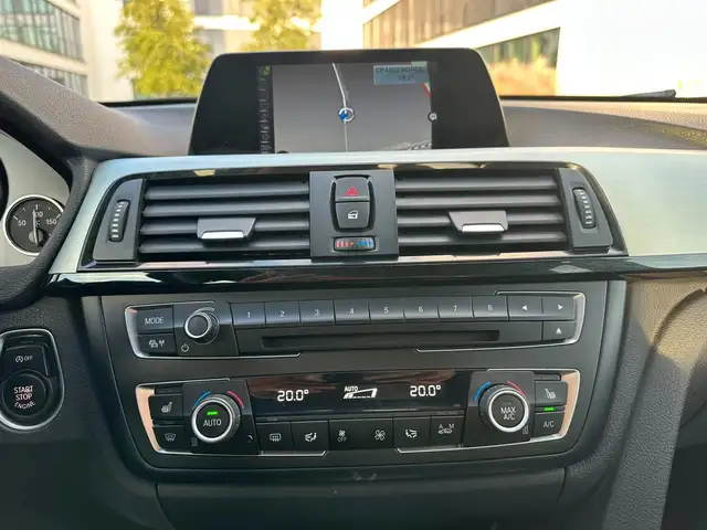 BMW 3 Series view 15