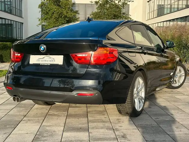 BMW 3 Series view 4