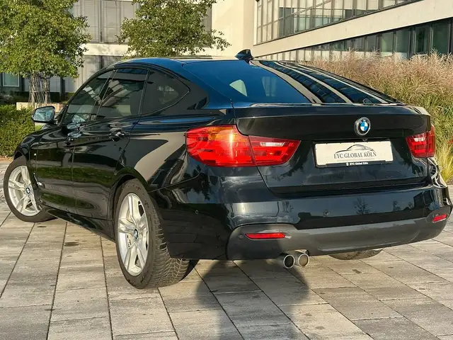 BMW 3 Series view 3