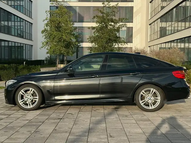 BMW 3 Series view 5