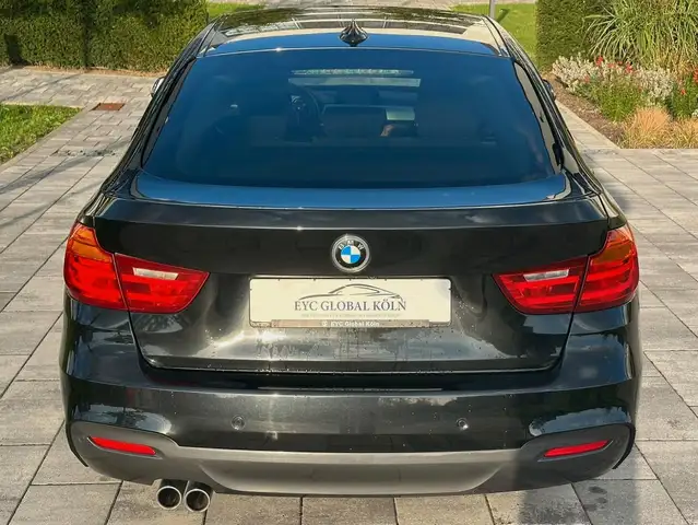 BMW 3 Series view 8