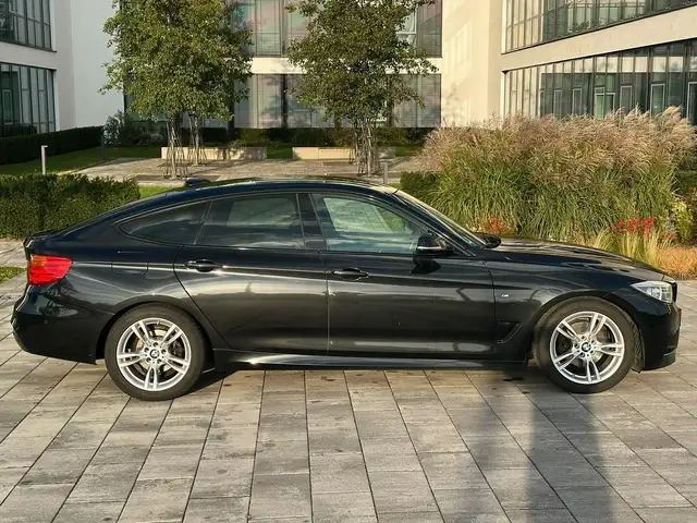 BMW 3 Series view 6