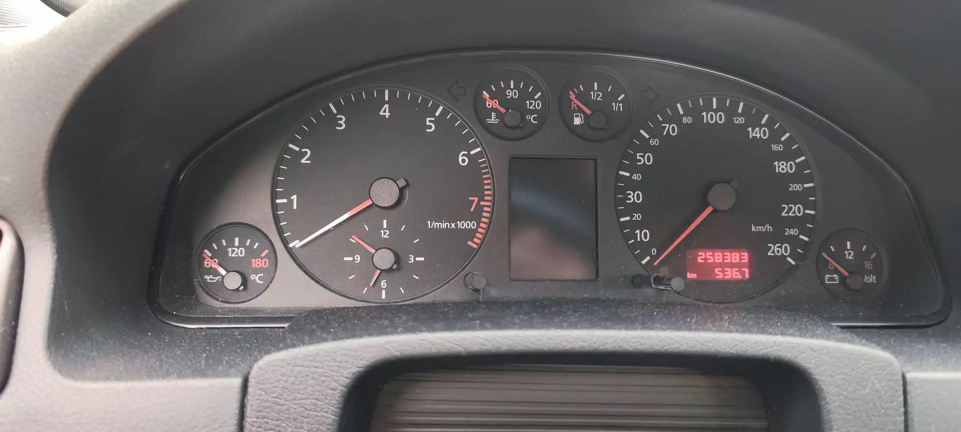Audi A6 A6 2.4 5V Advance Gris - 1