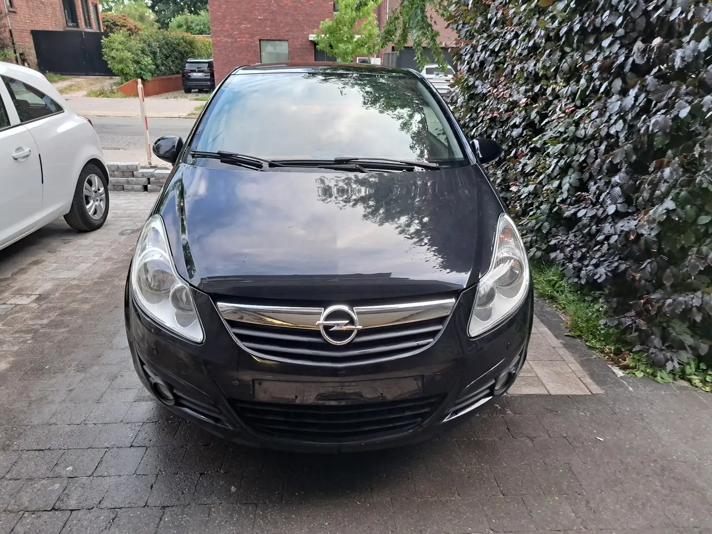 Opel Corsa 1.2 benzine met keuring voor verkoop - 2