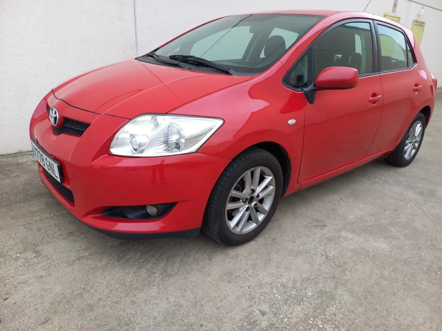 Toyota Auris 1.33 VVT-i Explore Rojo - 1