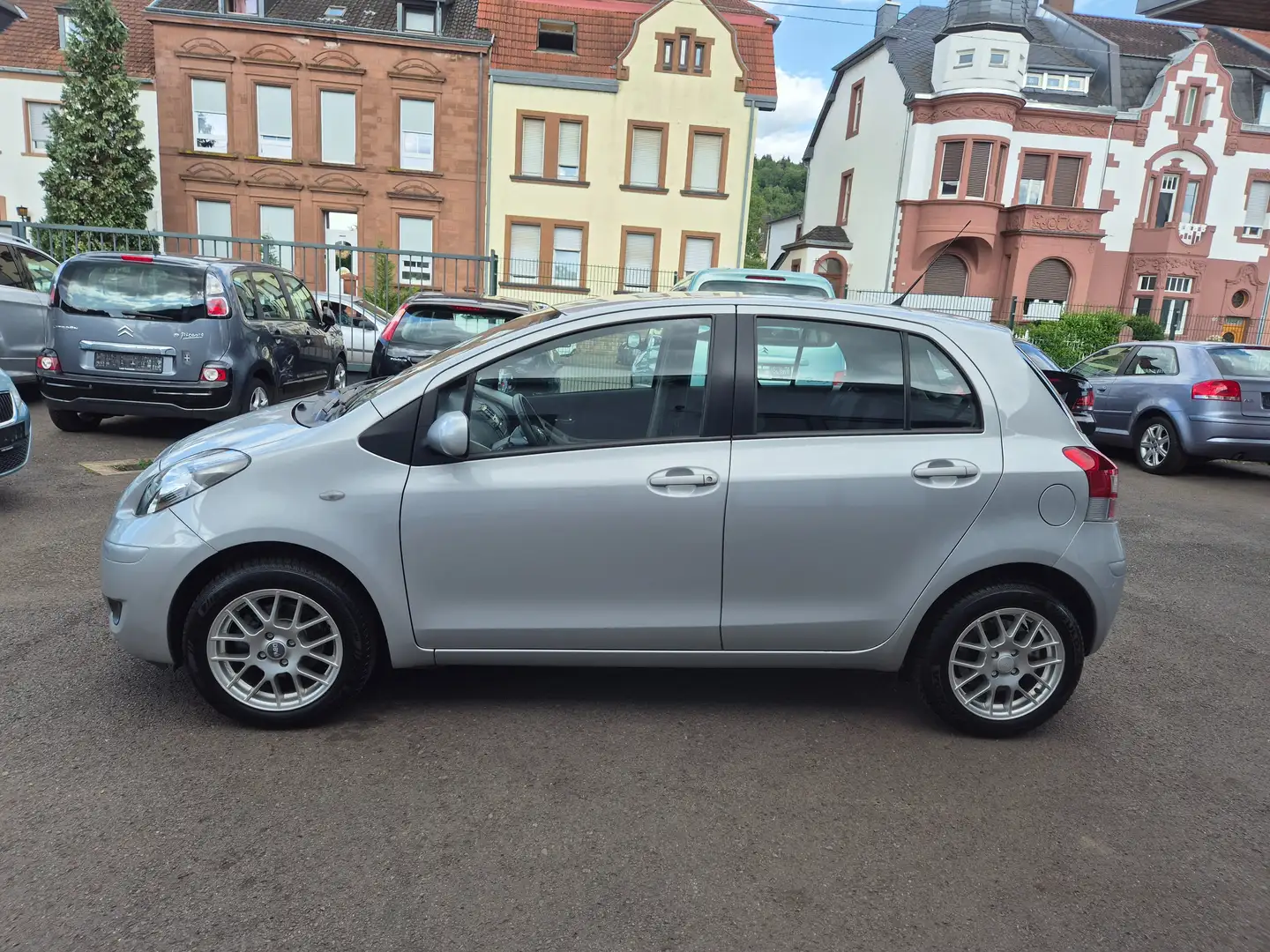 Toyota Yaris Life " 1 Hand, TÜV / AU neu " Grau - 1