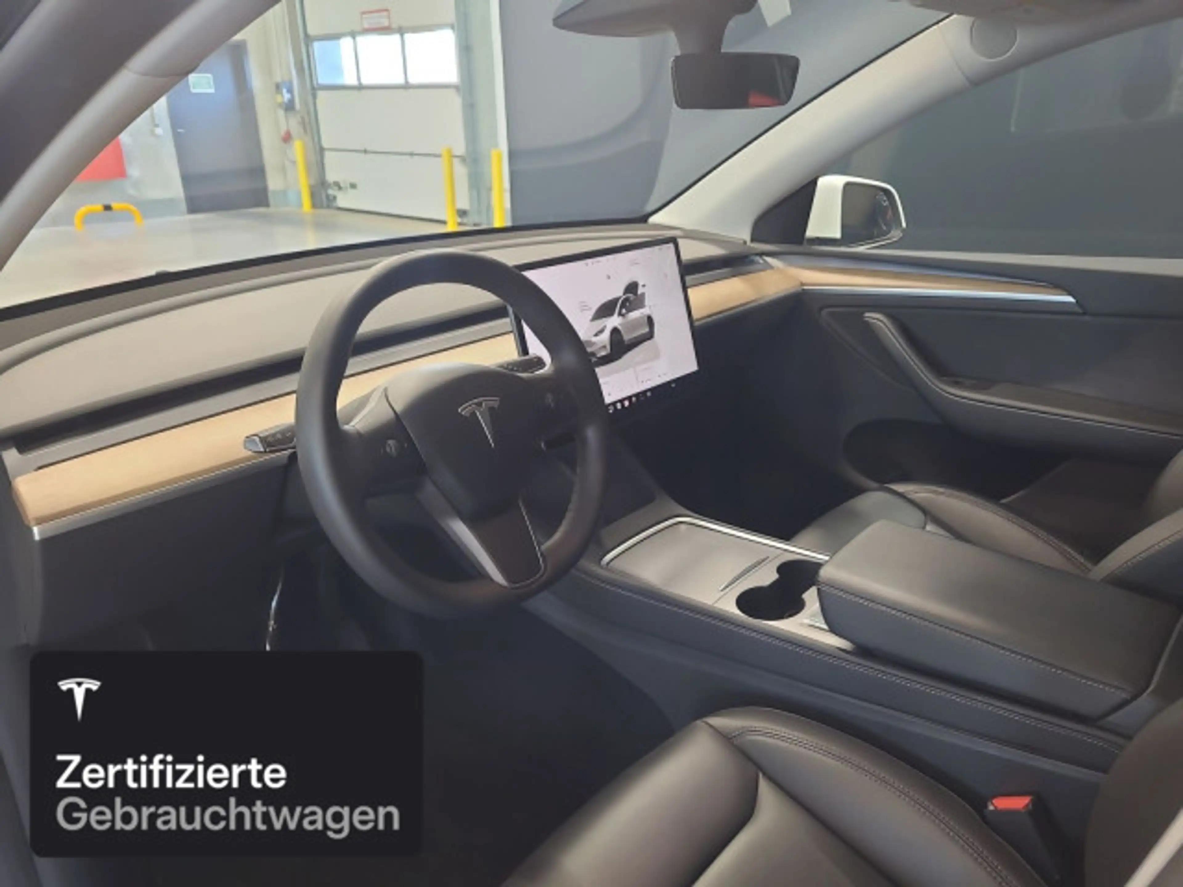 Tesla Model Y Long Range AWD — photo 11