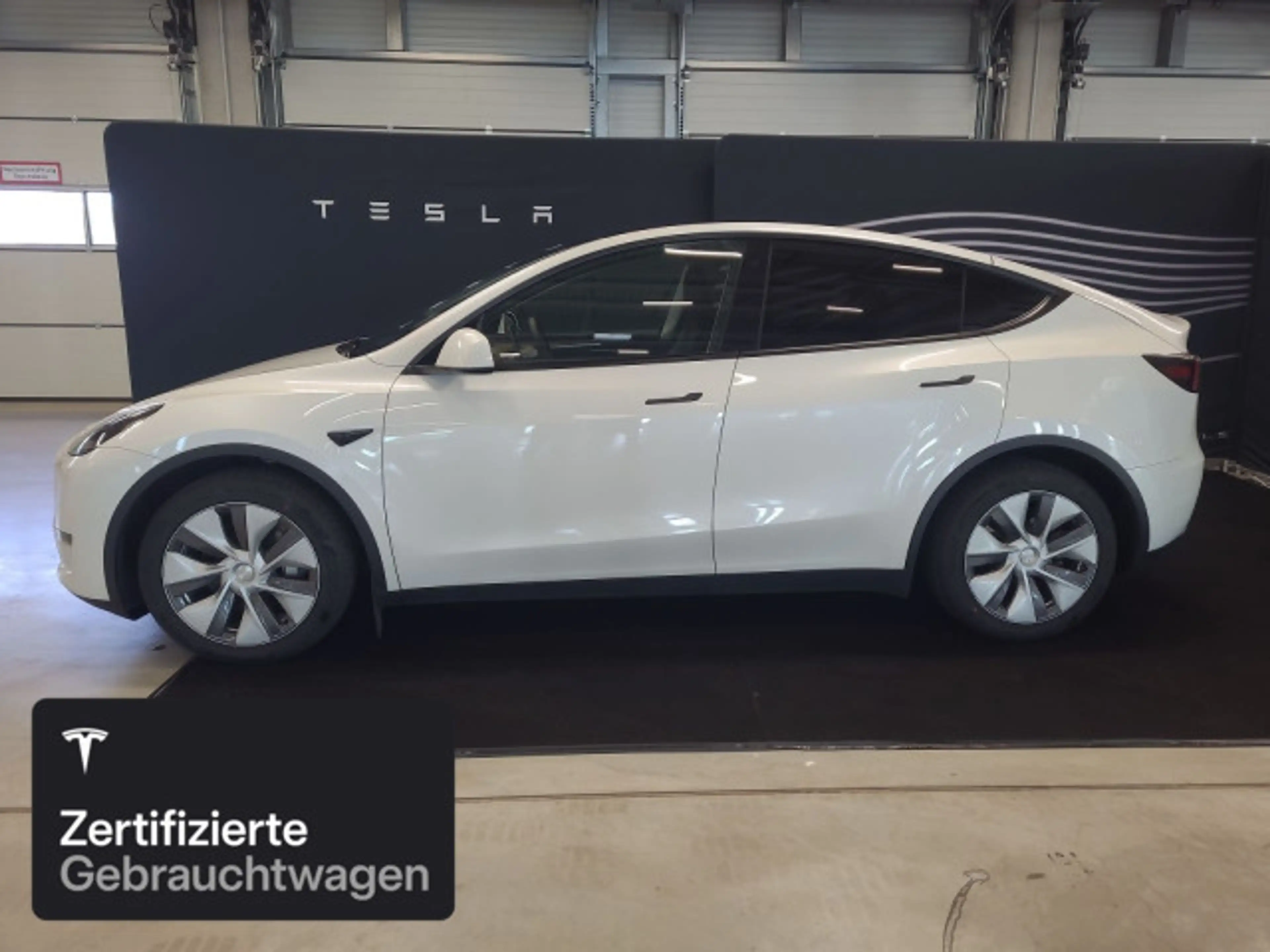 Tesla Model Y Long Range AWD — photo 4