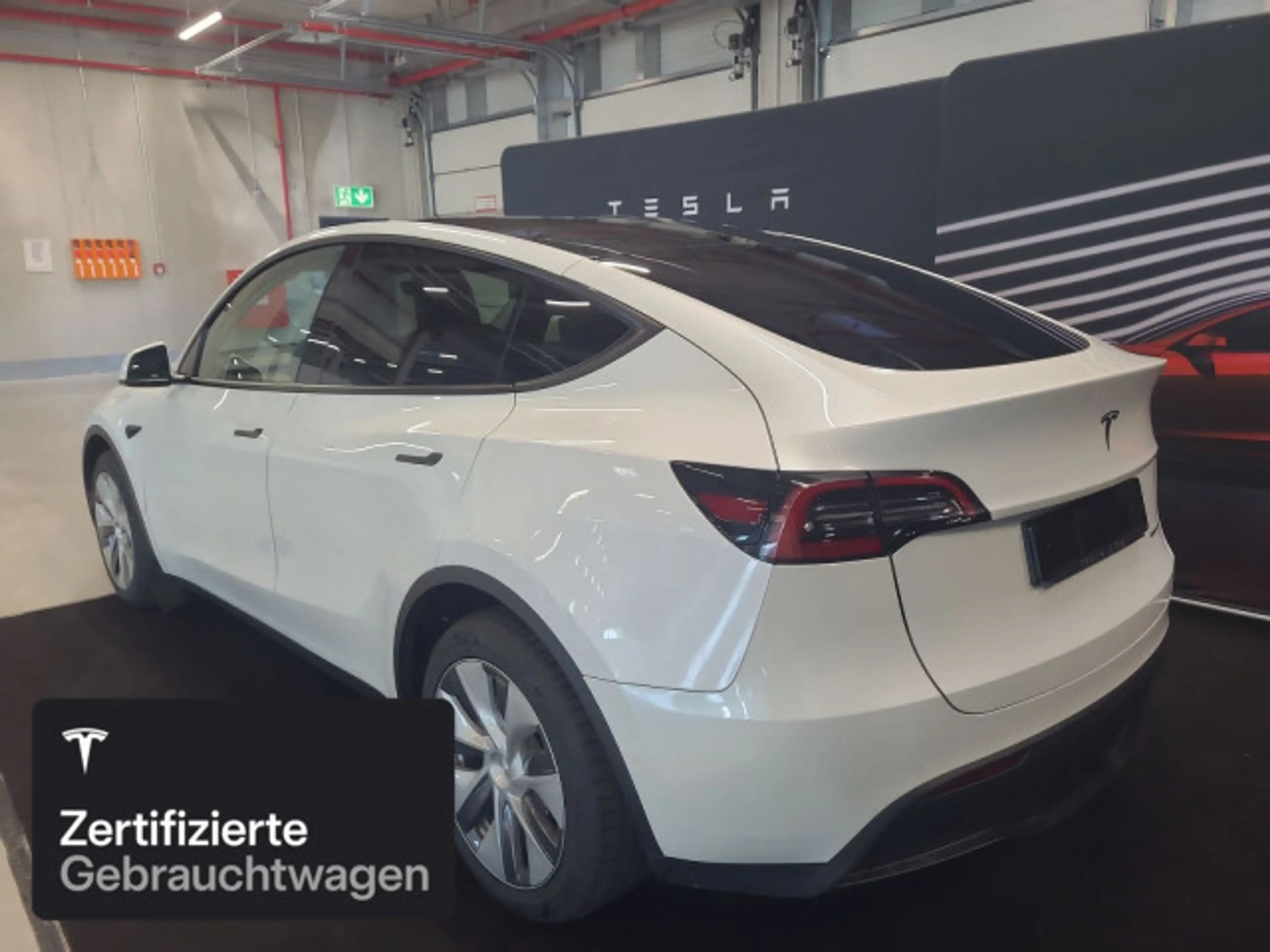 Tesla Model Y Long Range AWD — photo 5