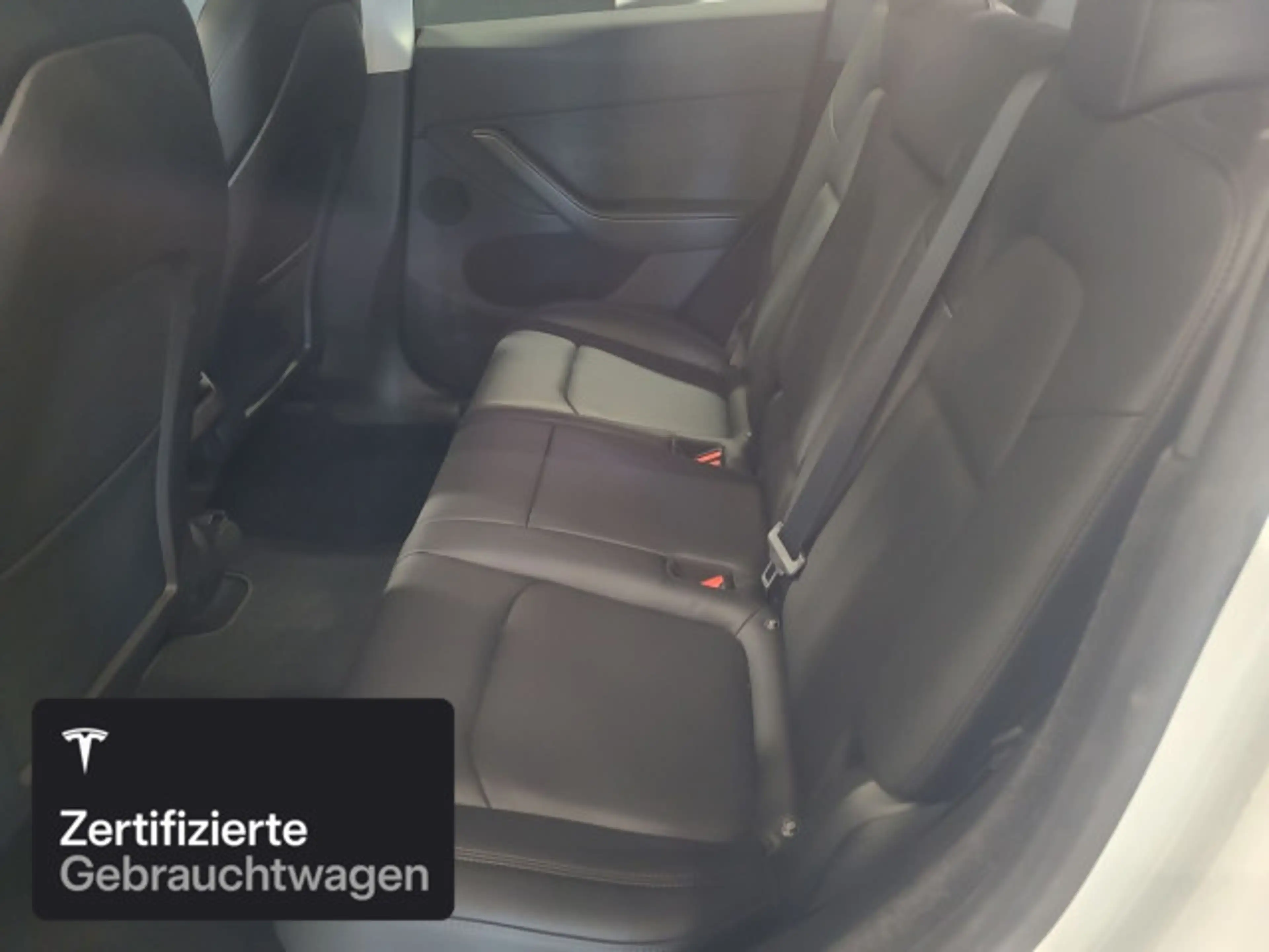Tesla Model Y Long Range AWD — photo 12