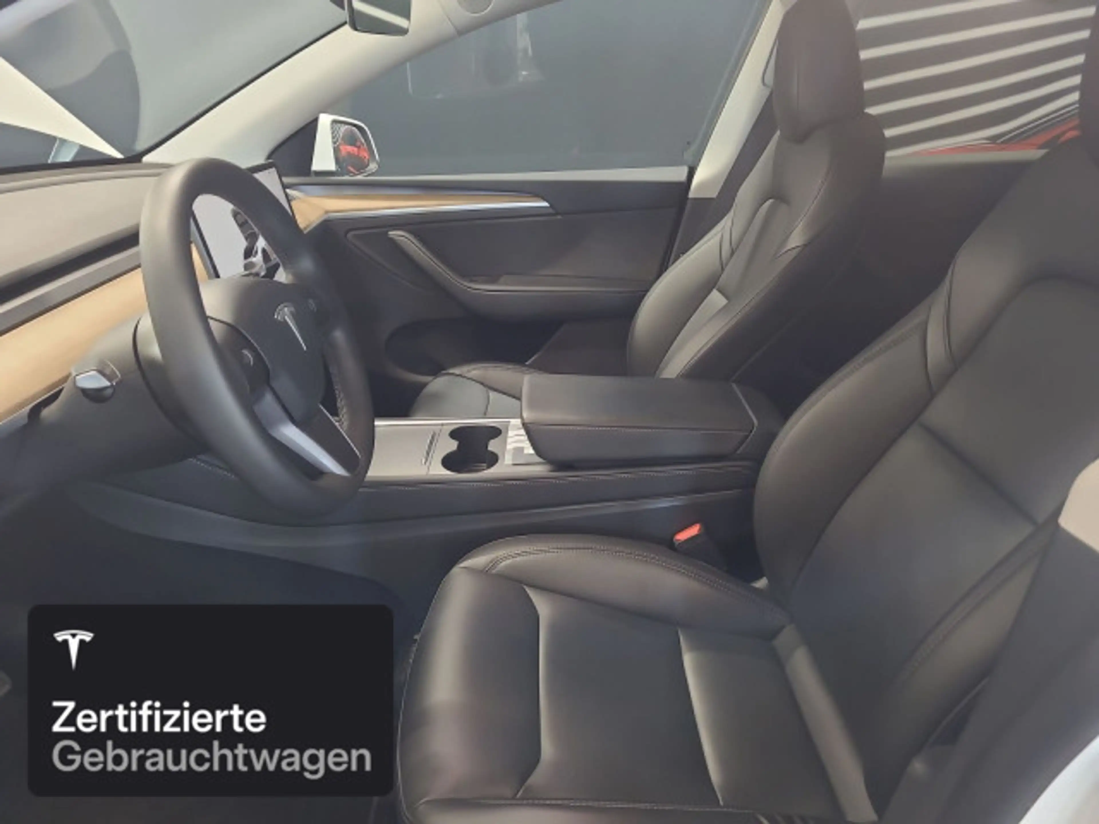 Tesla Model Y Long Range AWD — photo 10