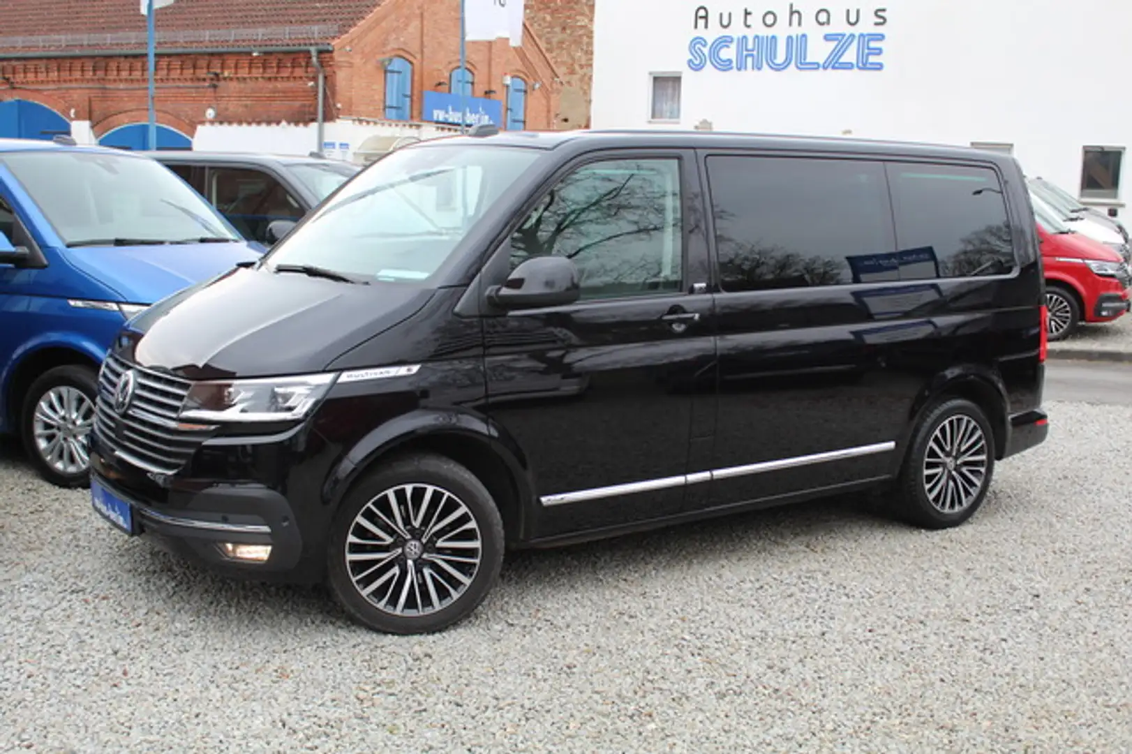 Volkswagen T6.1 Multivan Generation SIX 150PS DSG 4Motion Schwarz - 1