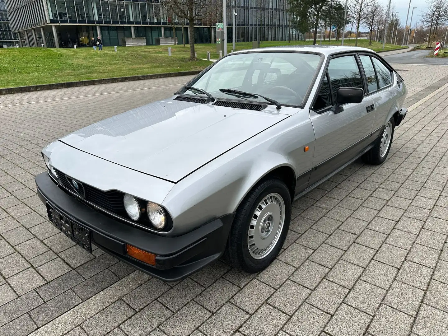 Alfa Romeo GTV + ein echter Alfa + H Kennzeichen + Silver - 1