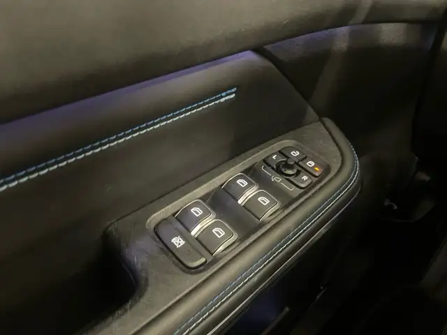 Lynk & Co 01 view 11
