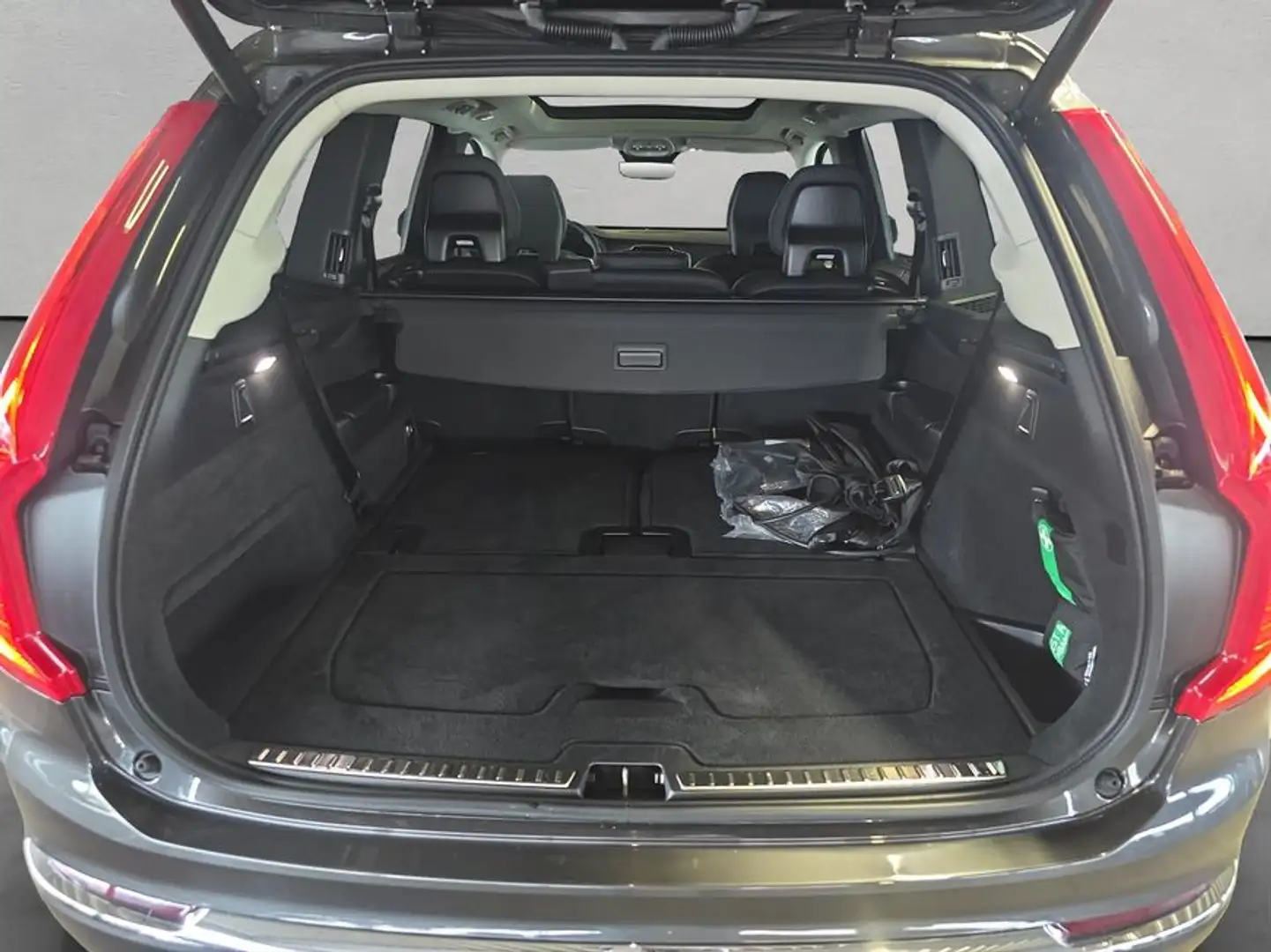 Volvo XC90 XC90 T8 AWD Plug-in Hybrid Plus Bright Grau - 2