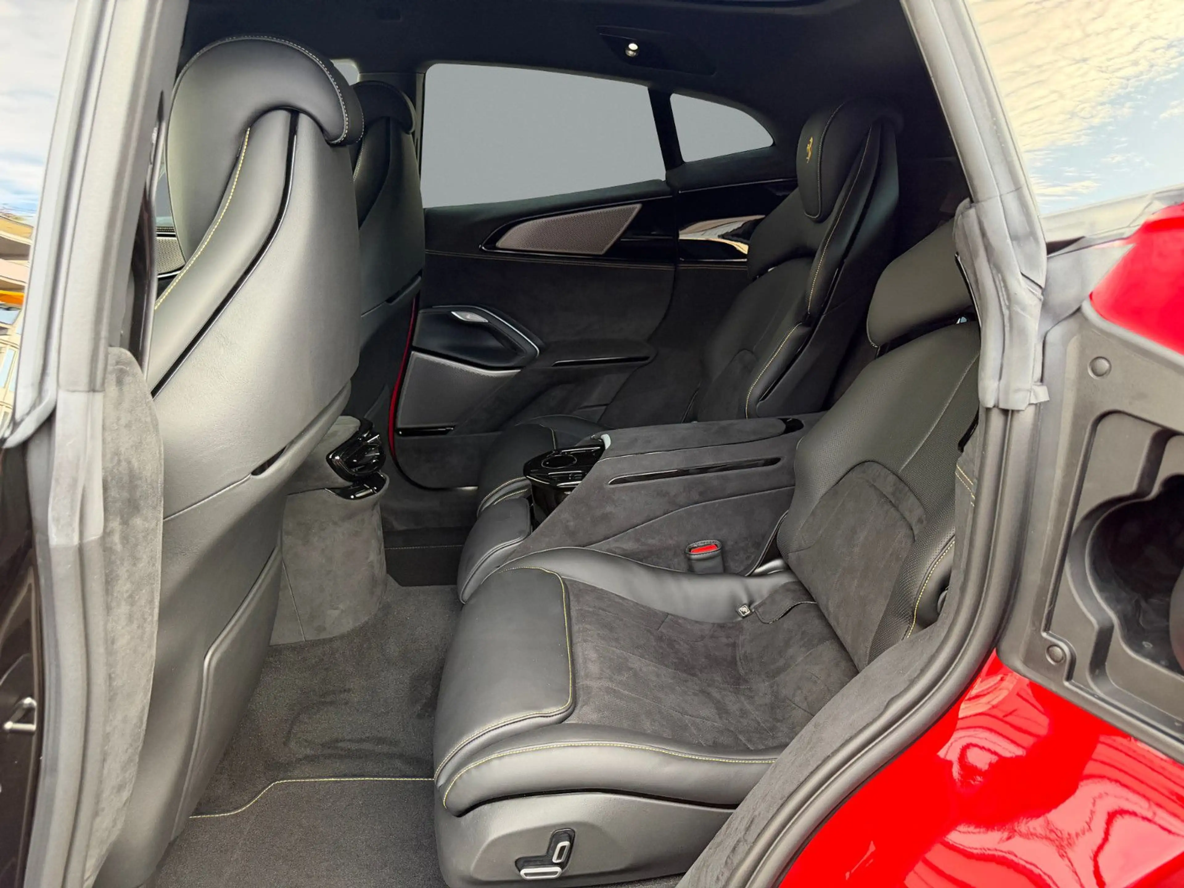 Ferrari Purosangue ATELIER TAILOR MADE LIFT PANORAMA — photo 14