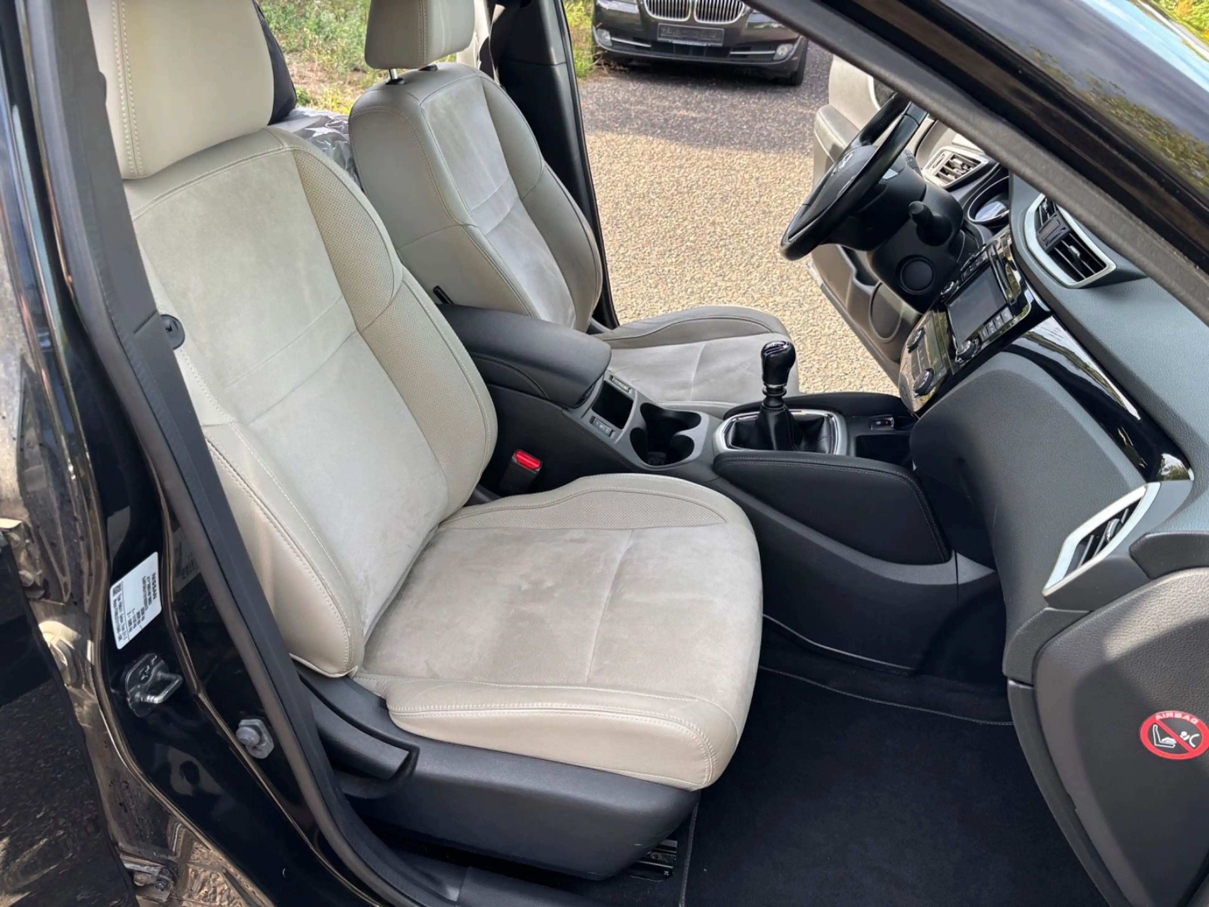 Nissan Qashqai Premier Limited Edition 4x4 ~VOLL ! — photo 11