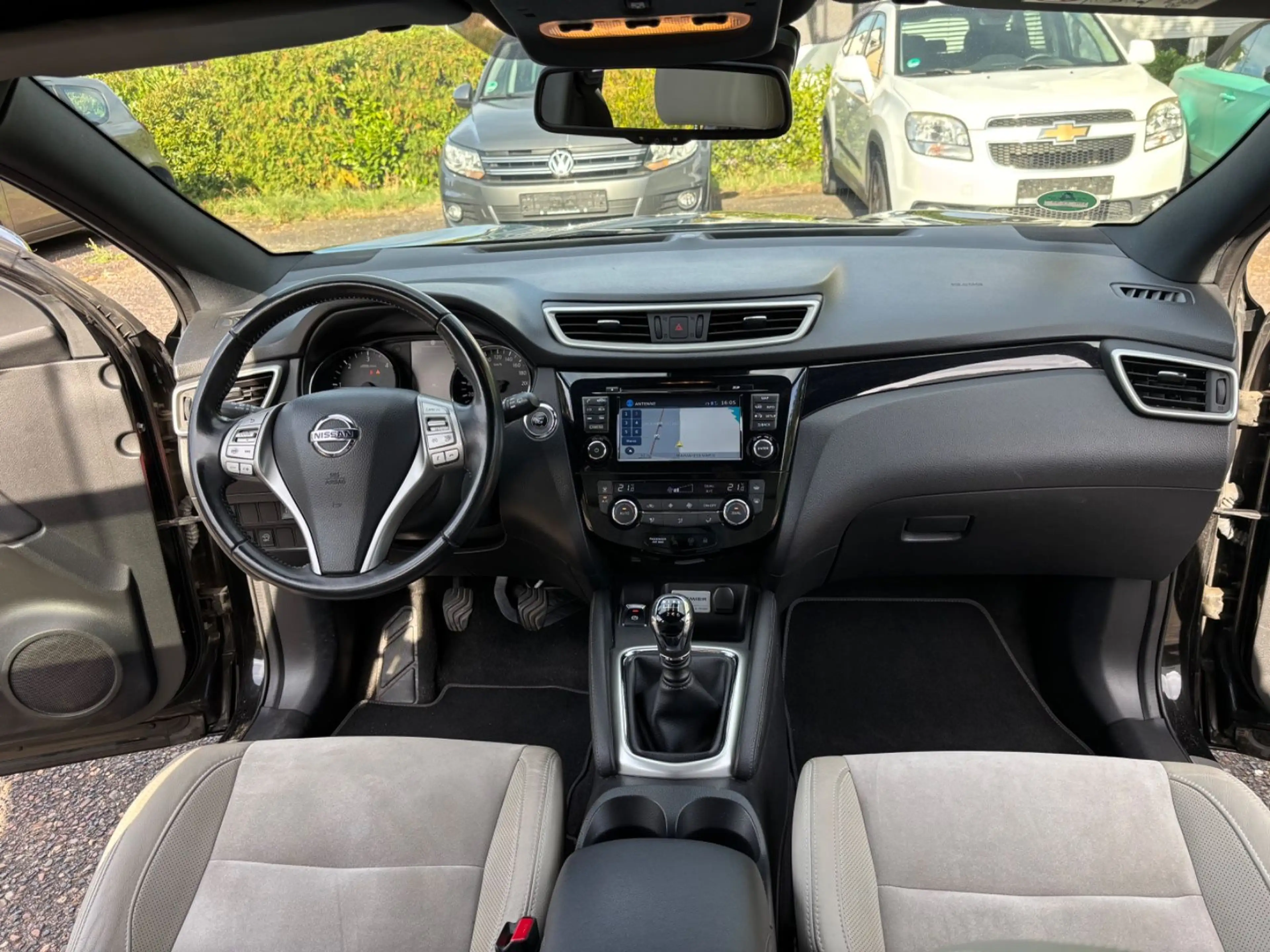 Nissan Qashqai Premier Limited Edition 4x4 ~VOLL ! — photo 13