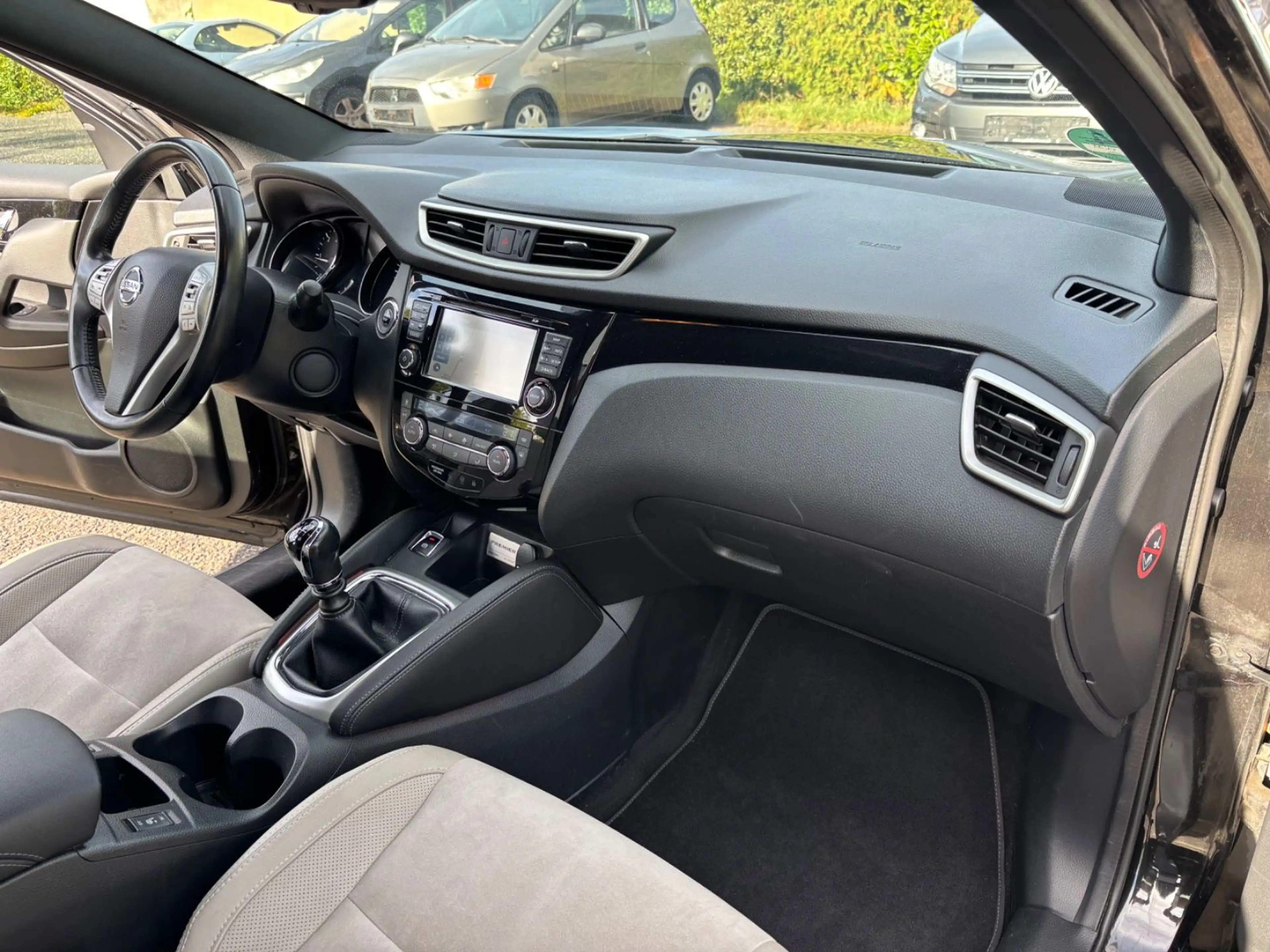 Nissan Qashqai Premier Limited Edition 4x4 ~VOLL ! — photo 12