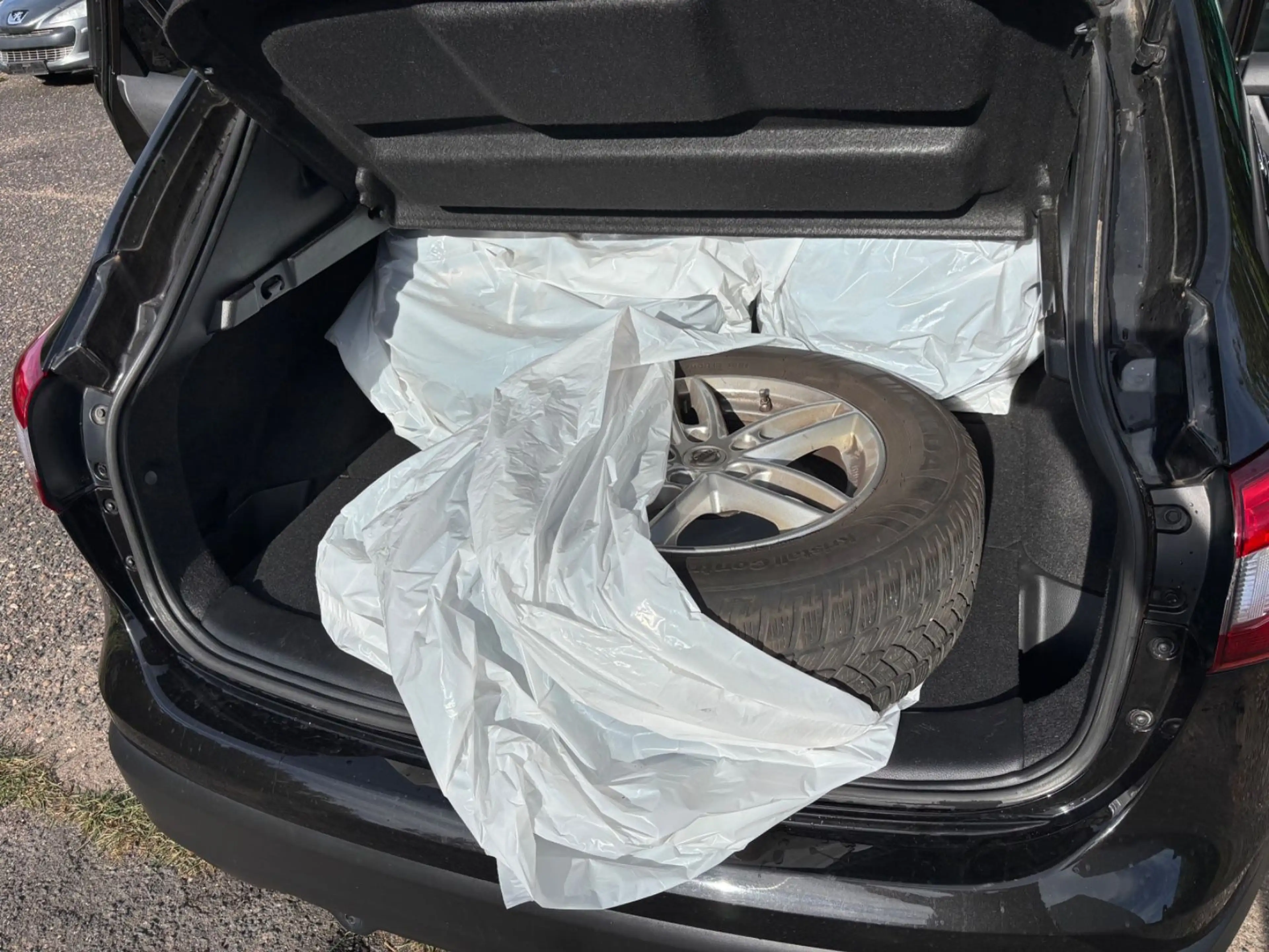 Nissan Qashqai Premier Limited Edition 4x4 ~VOLL ! — photo 15