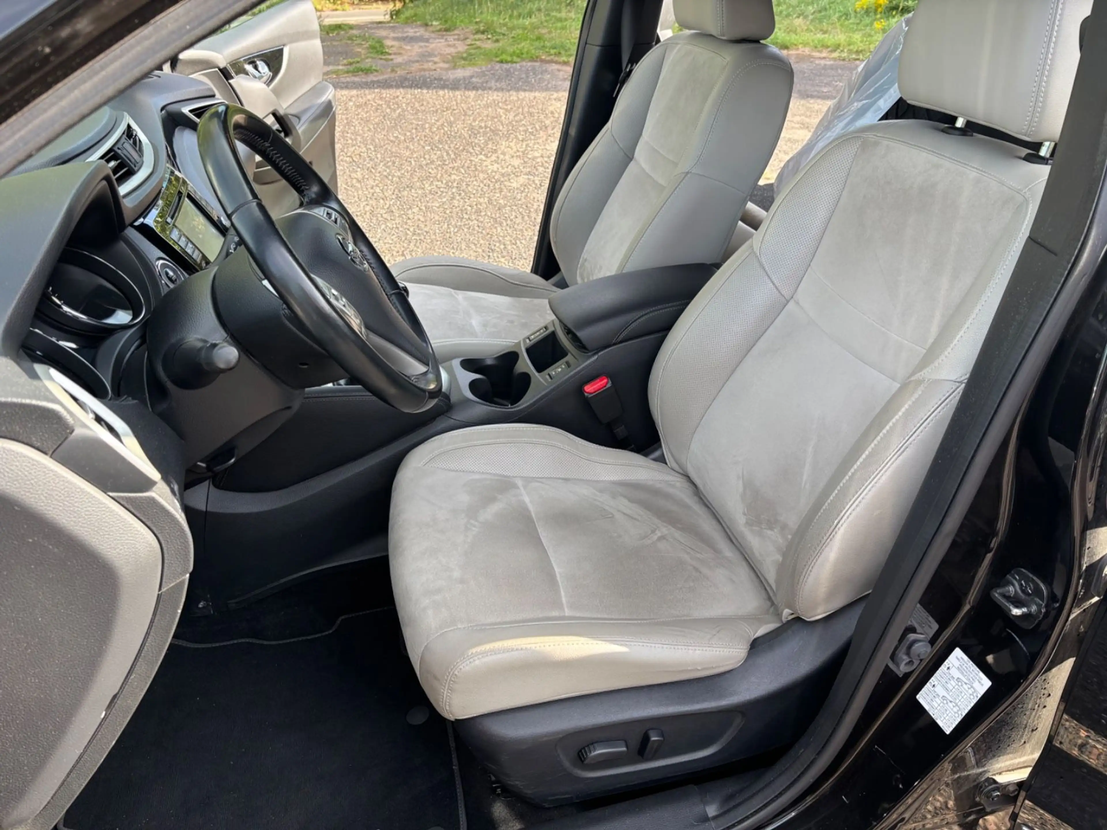 Nissan Qashqai Premier Limited Edition 4x4 ~VOLL ! — photo 9