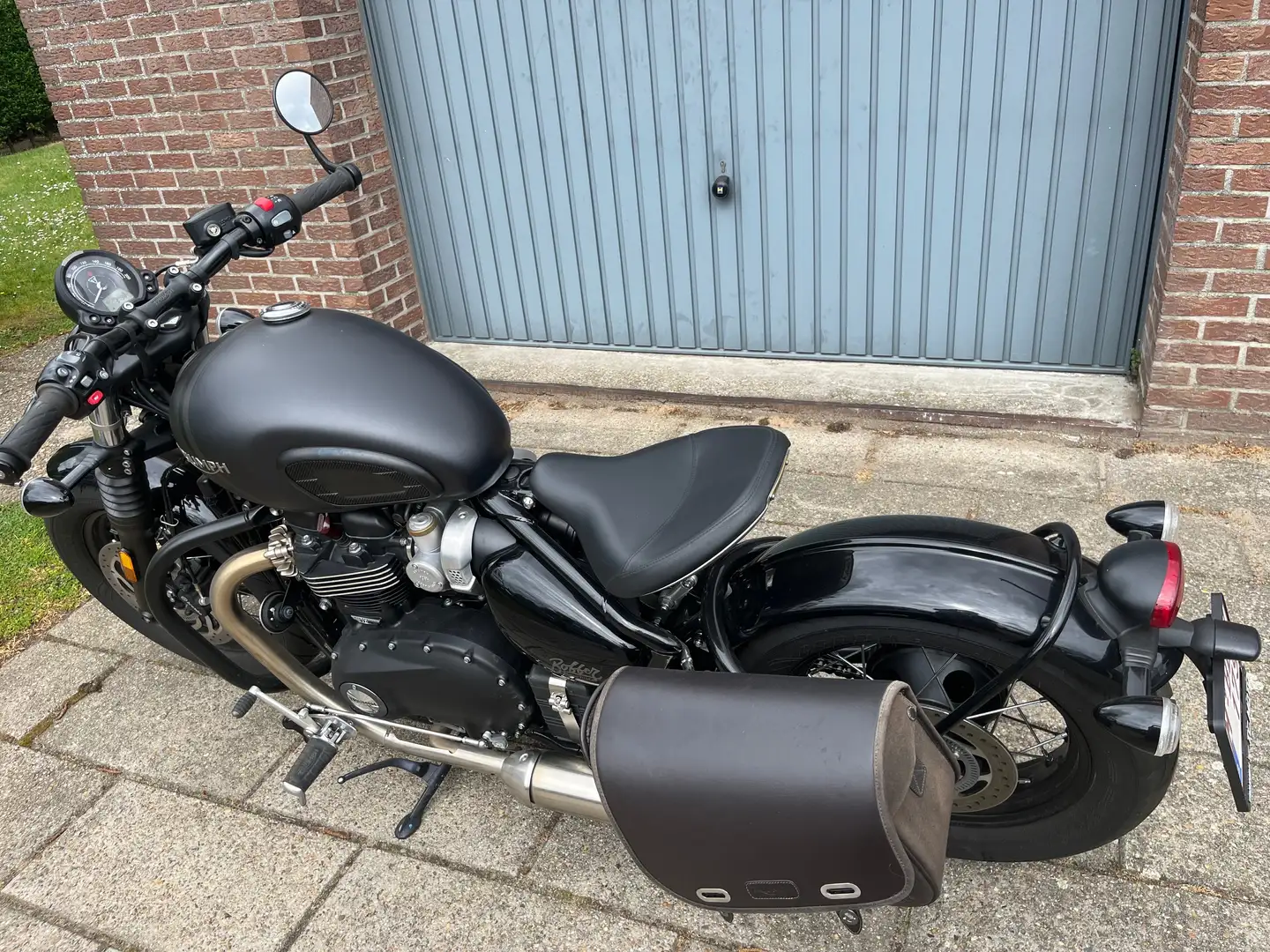 Triumph Bonneville Bobber Černá - 1