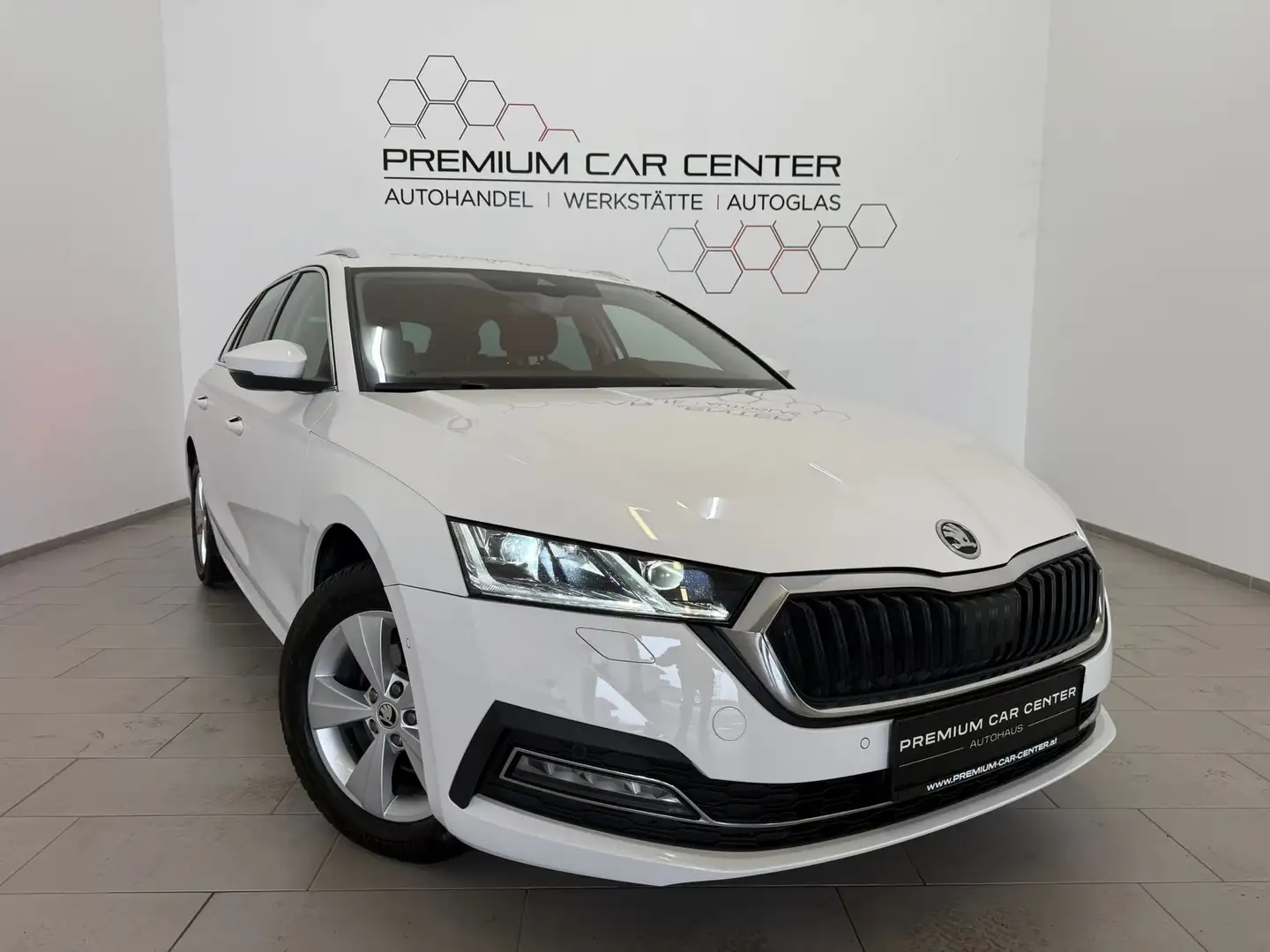 Skoda Octavia Combi 2,0 TDI Style DSG KAMERA / NAVI / LED / AHV Weiß - 1