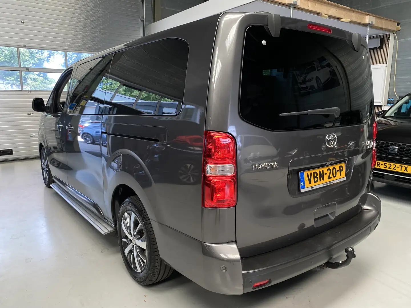 Toyota Proace Worker 2.0 D-4D Dynamic Long DC Verso Cruise, Came Grijs - 2