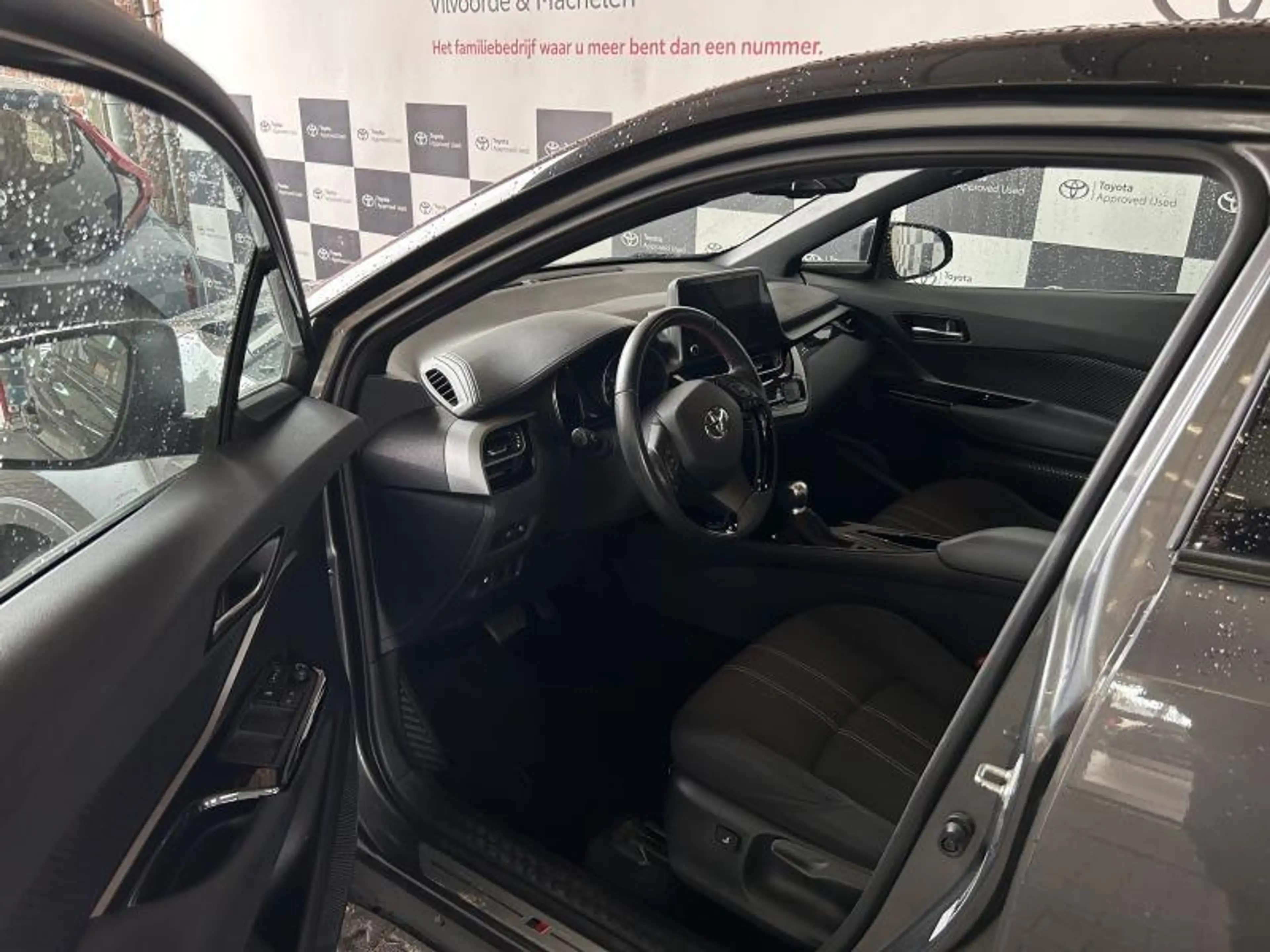 Toyota C-HR GR Sport — photo 5