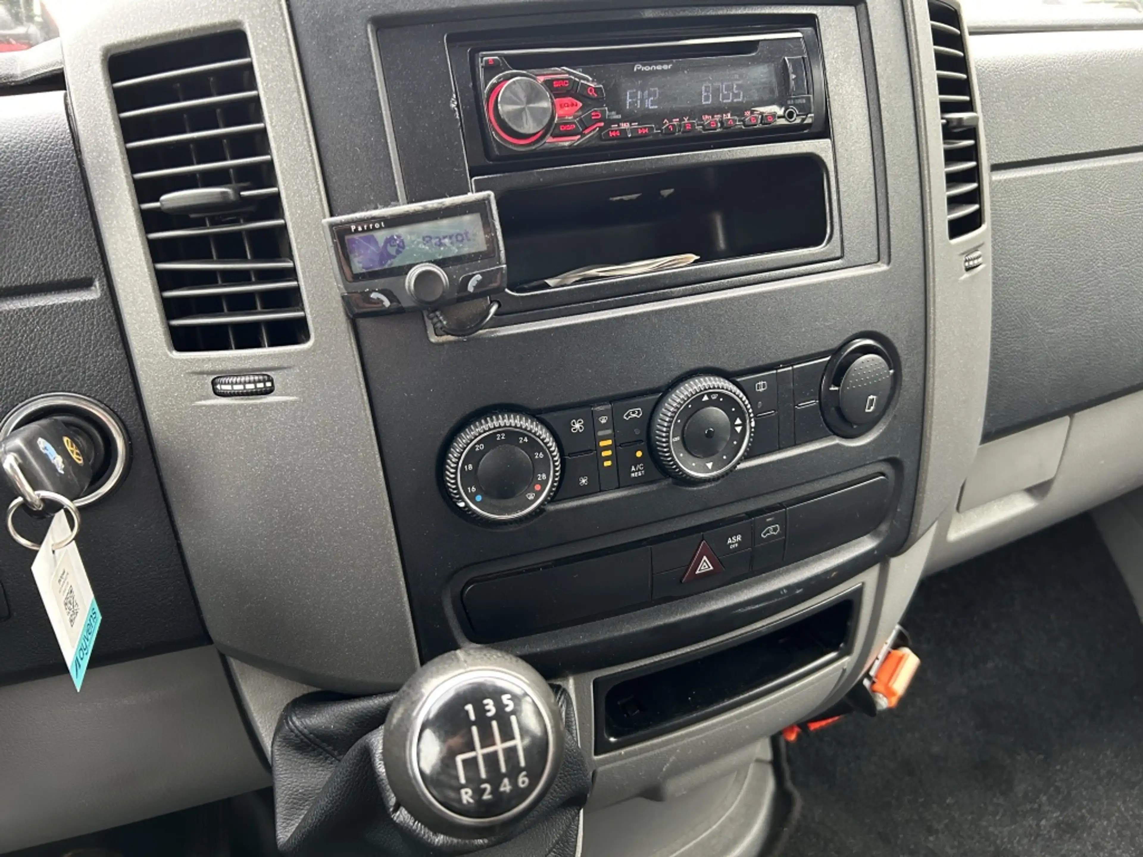 Volkswagen Crafter 30 2.0 TDI L2H1 DC 7 PERS PICK UP — photo 14