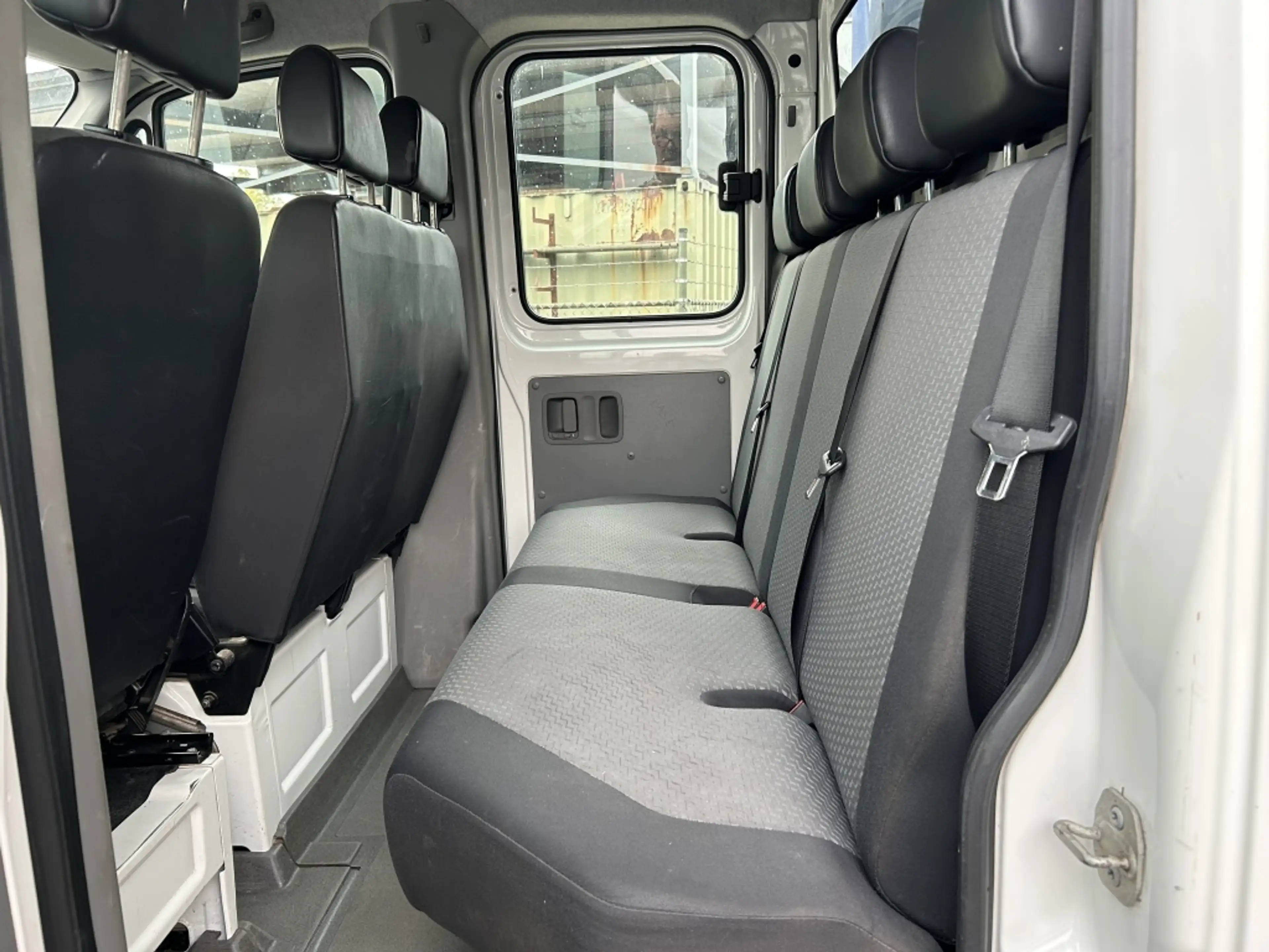 Volkswagen Crafter 30 2.0 TDI L2H1 DC 7 PERS PICK UP — photo 10