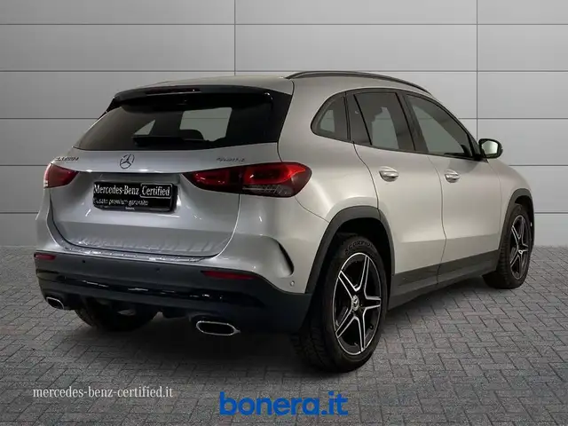 Mercedes-Benz Gla view 3