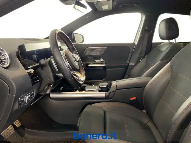 Mercedes-Benz Gla view 11