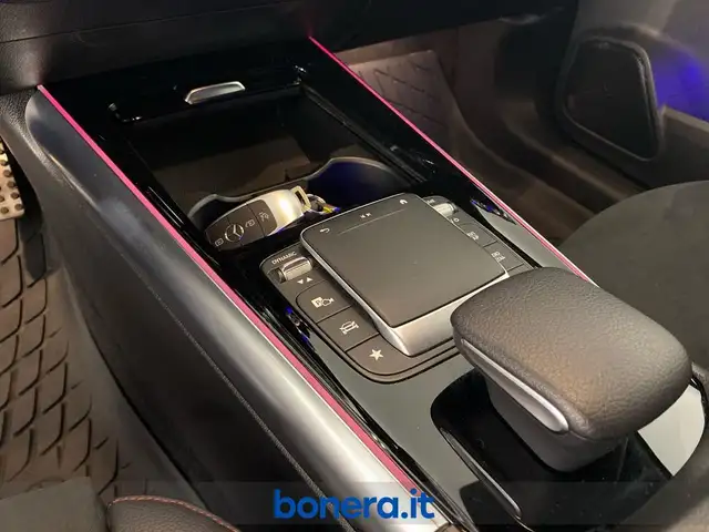 Mercedes-Benz Gla view 15