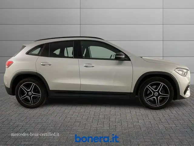 Mercedes-Benz Gla view 6