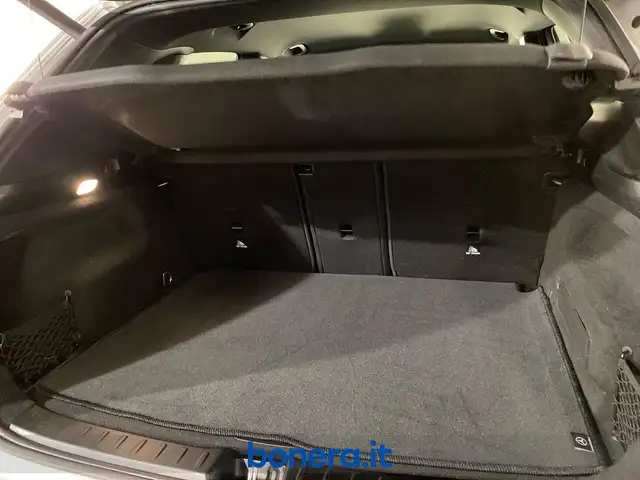 Mercedes-Benz Gla view 9