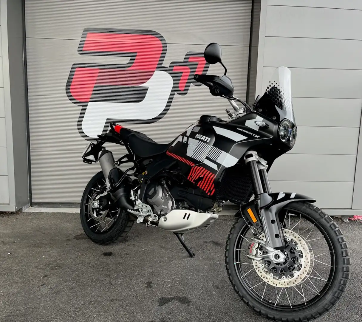 Ducati DesertX Noir - 1