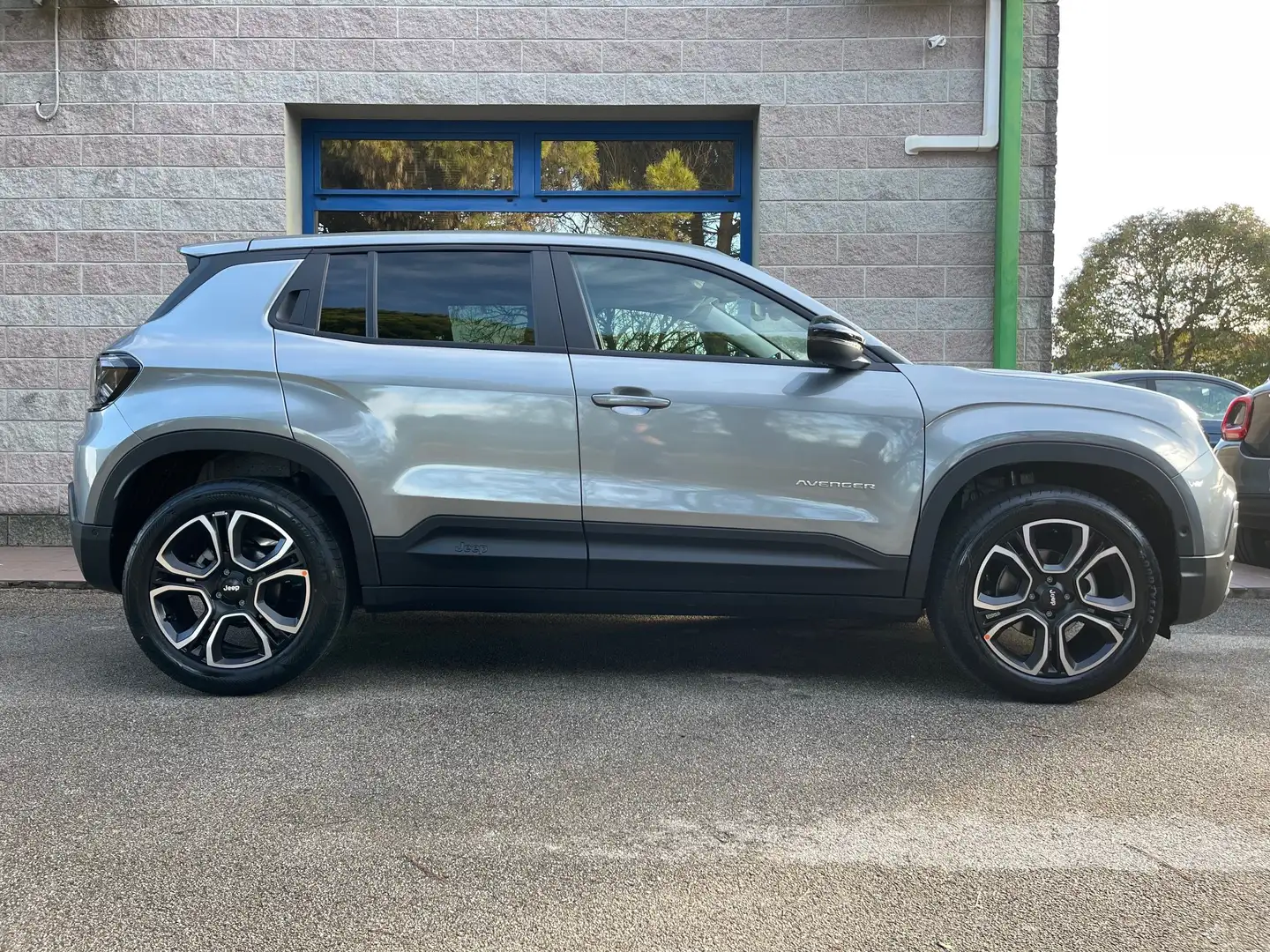 Jeep Avenger 1.2 100CV TURBO SUMMIT KM-0 PRONTA CONSEGNA Grigio - 2