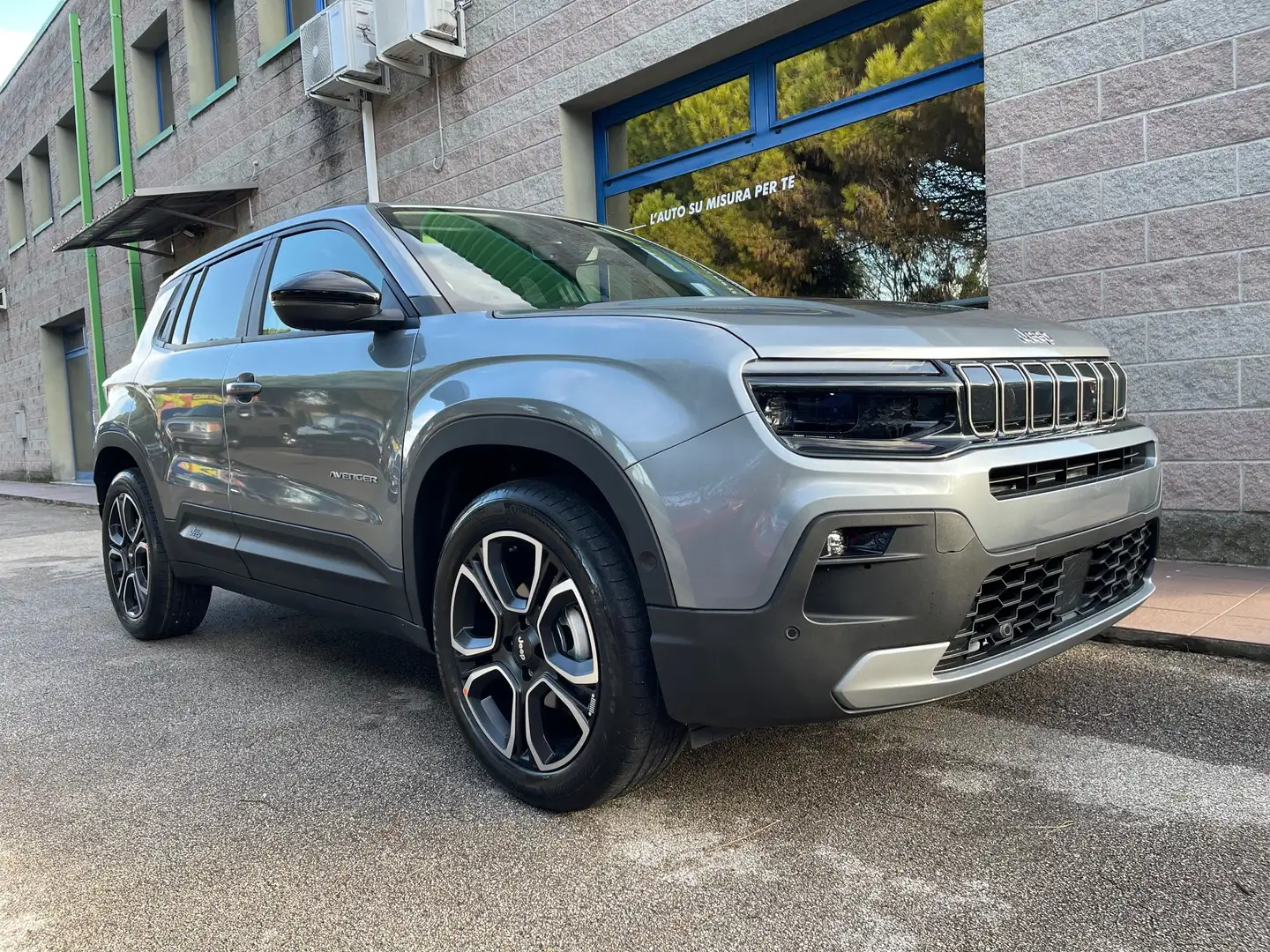 Jeep Avenger 1.2 100CV TURBO SUMMIT KM-0 PRONTA CONSEGNA Grigio - 1