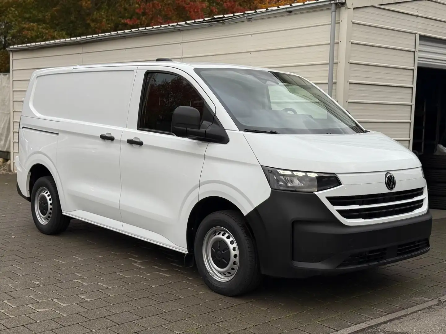 Volkswagen T7 Transporter L1 2.0 TDI *Kamera*AHK*Android Auto*PDC*Klima* Bílá - 2