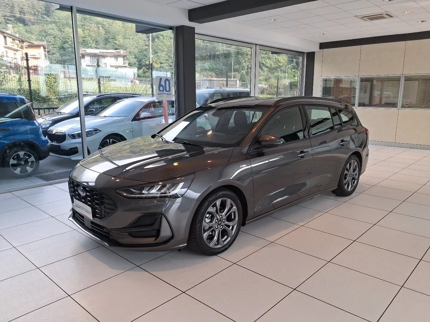 Ford Focus Focus 1.5 EcoBlue 115 CV automatico SW ST-Line Grau - 1