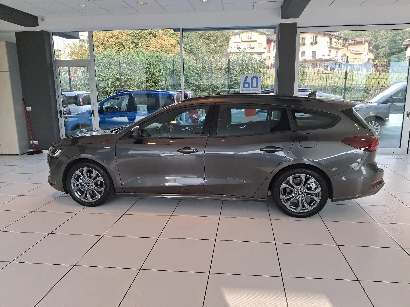 Ford Focus Focus 1.5 EcoBlue 115 CV automatico SW ST-Line Grau - 2