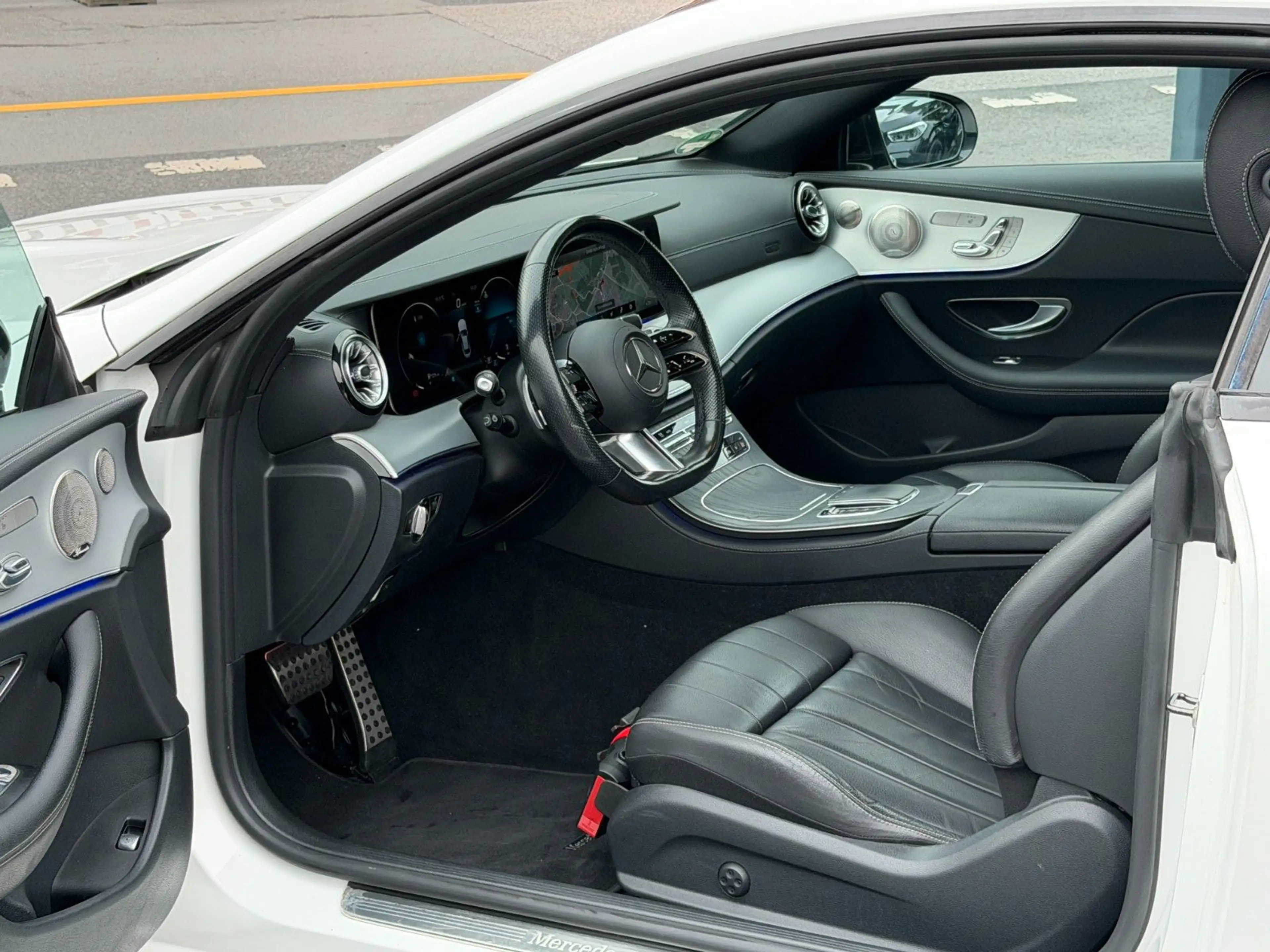 Mercedes-Benz E 220 d Coupe LED - Burmester - AMG Line /// — photo 12
