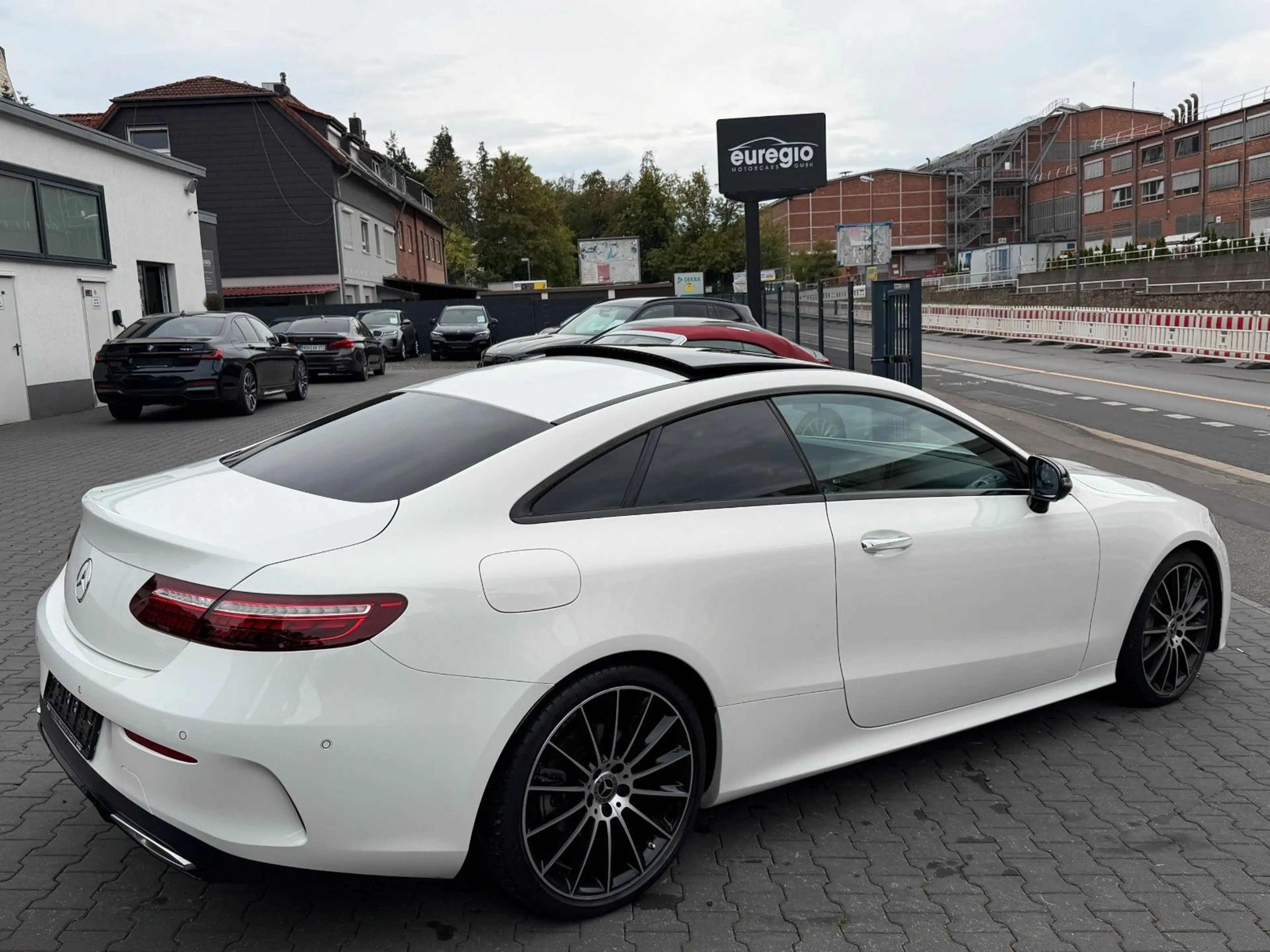 Mercedes-Benz E 220 d Coupe LED - Burmester - AMG Line /// — photo 11