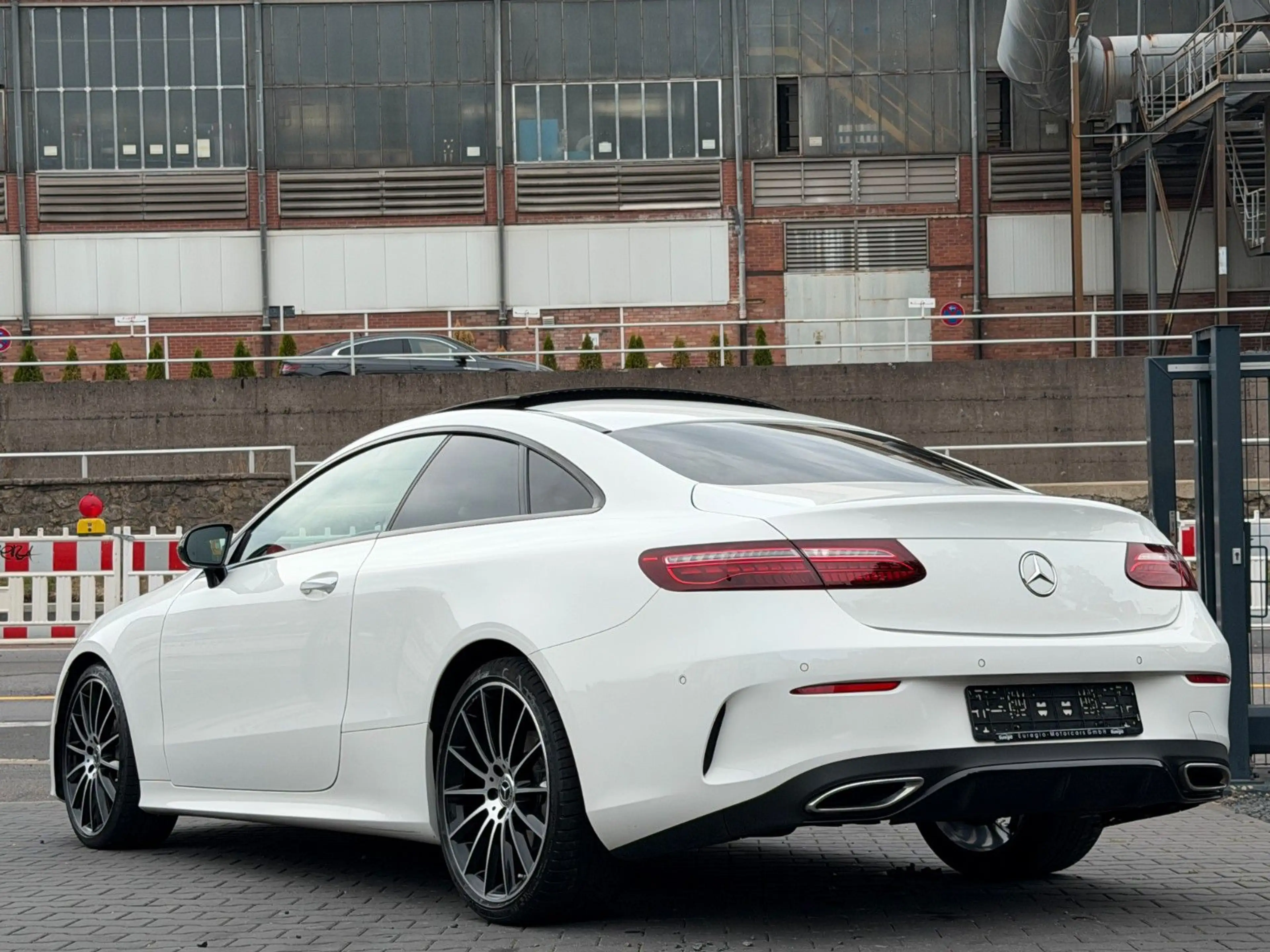 Mercedes-Benz E 220 d Coupe LED - Burmester - AMG Line /// — photo 8