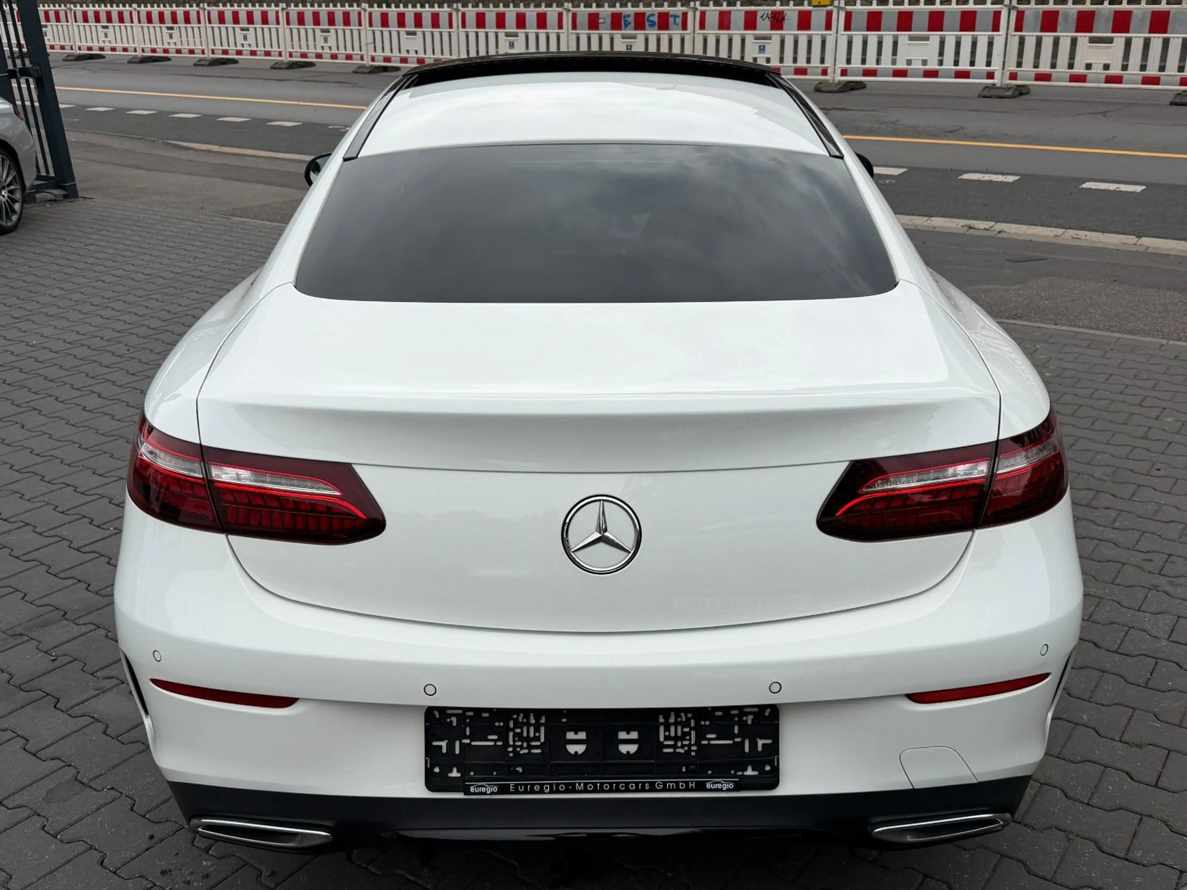 Mercedes-Benz E 220 d Coupe LED - Burmester - AMG Line /// — photo 10