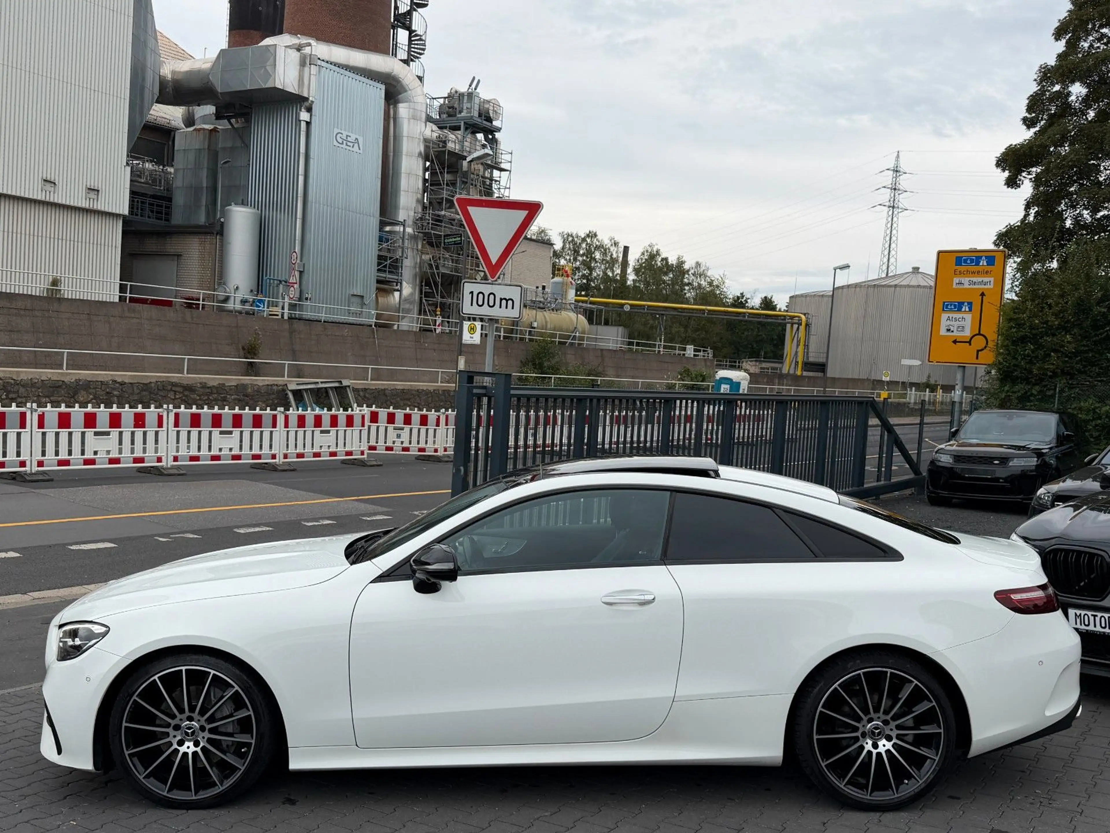 Mercedes-Benz E 220 d Coupe LED - Burmester - AMG Line /// — photo 7