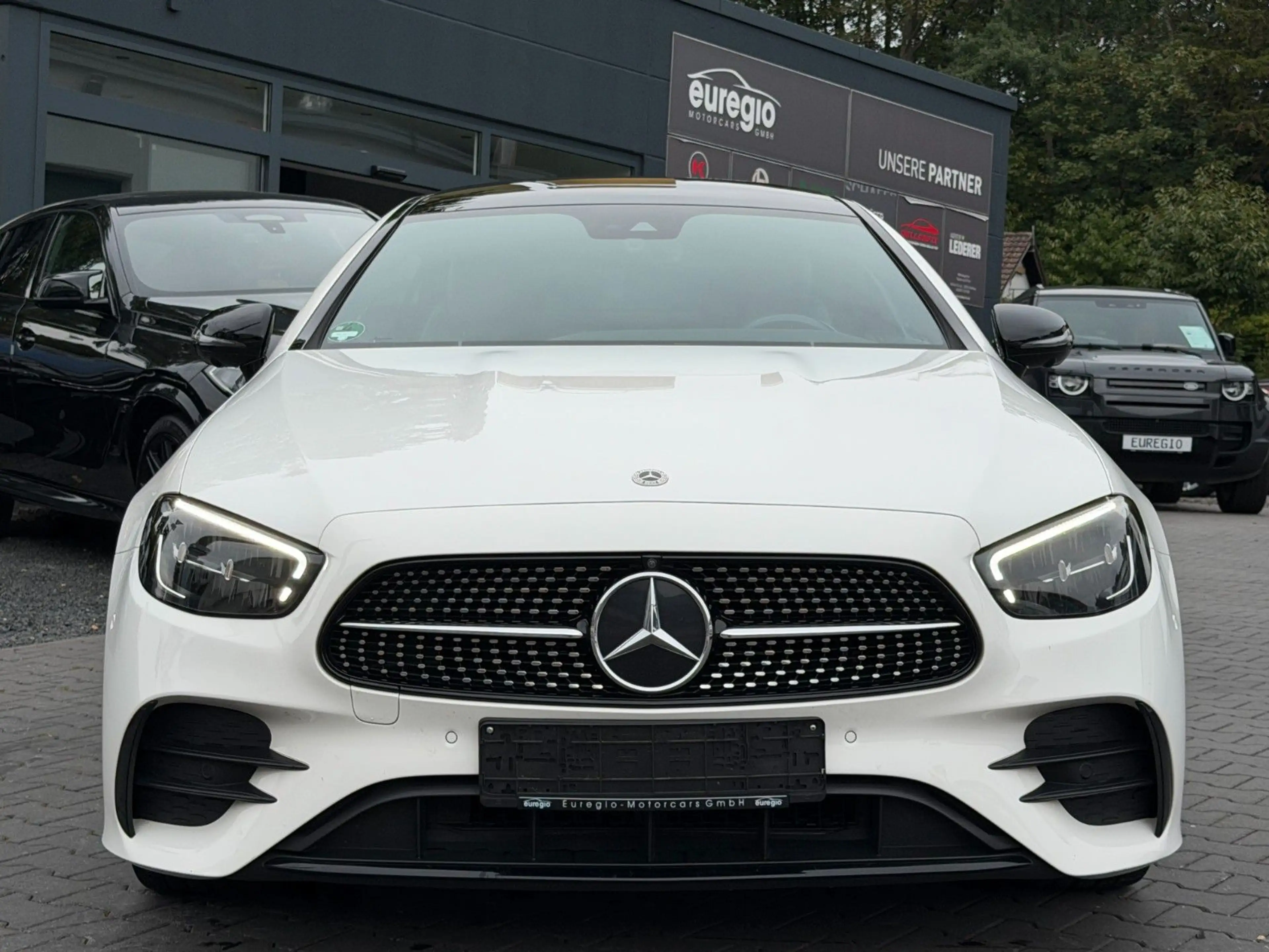 Mercedes-Benz E 220 d Coupe LED - Burmester - AMG Line /// — photo 4