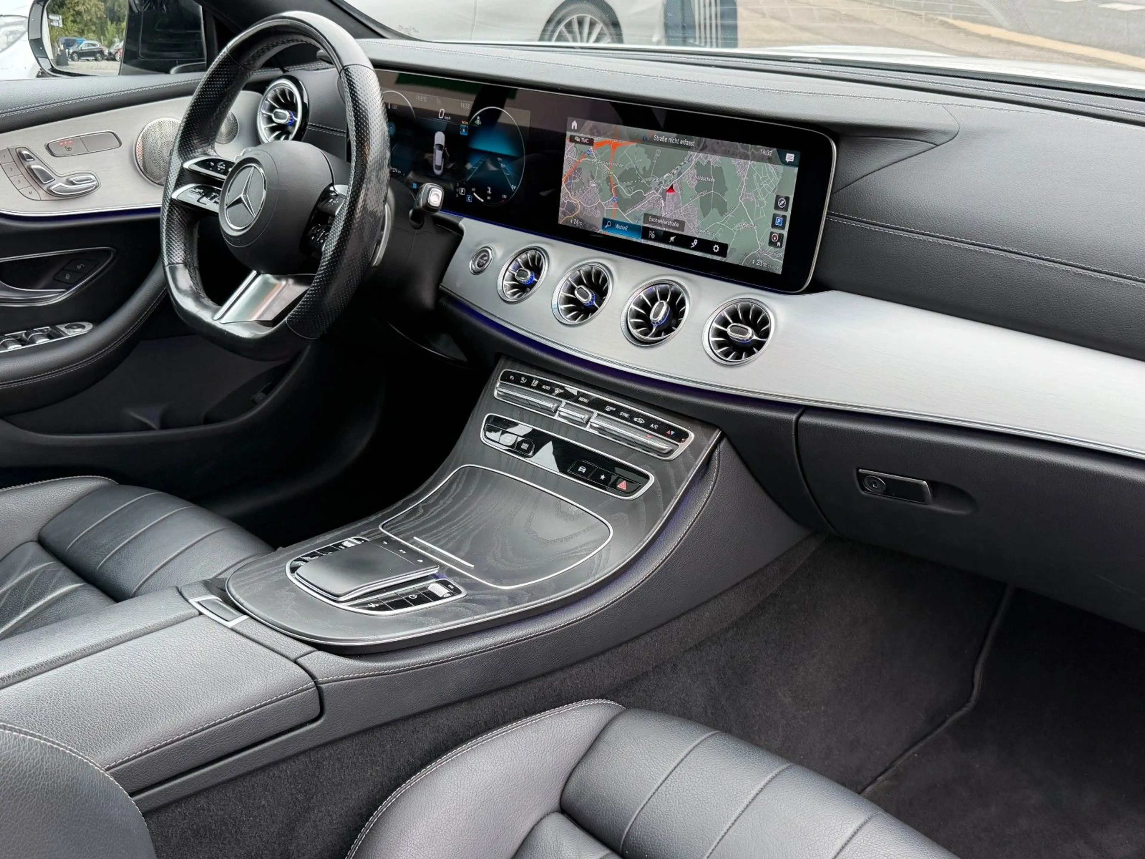 Mercedes-Benz E 220 d Coupe LED - Burmester - AMG Line /// — photo 14